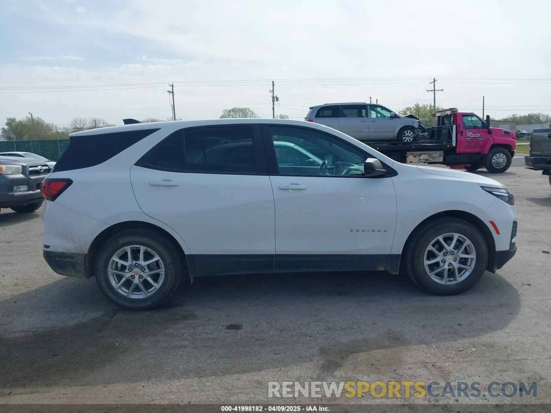 14 fotografías del automóvil dañado 2GNAXFEV3N6146731 CHEVROLET EQUINOX 2022