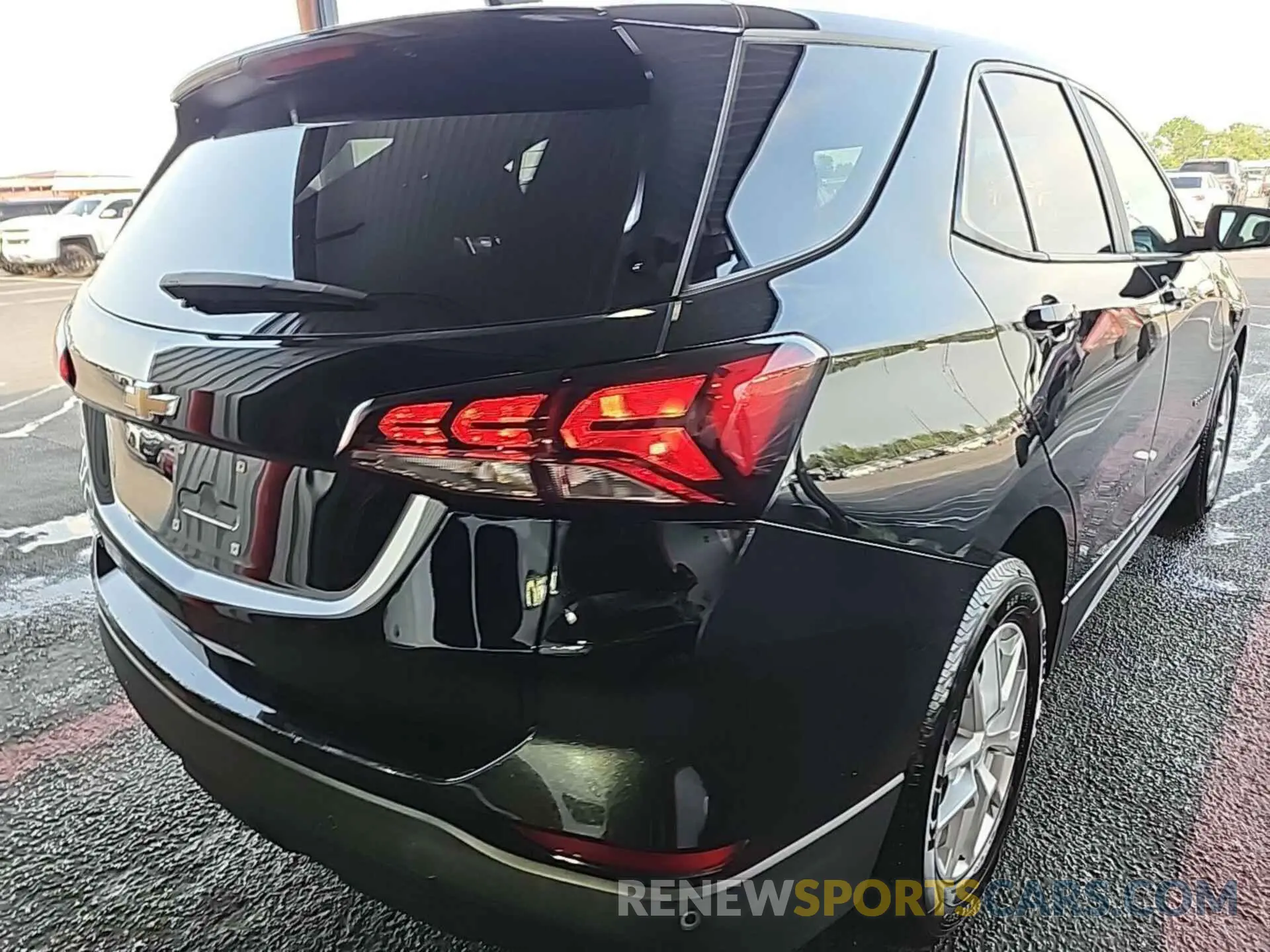 5 fotografías del automóvil dañado 2GNAXFEV7N6137238 CHEVROLET EQUINOX 2022