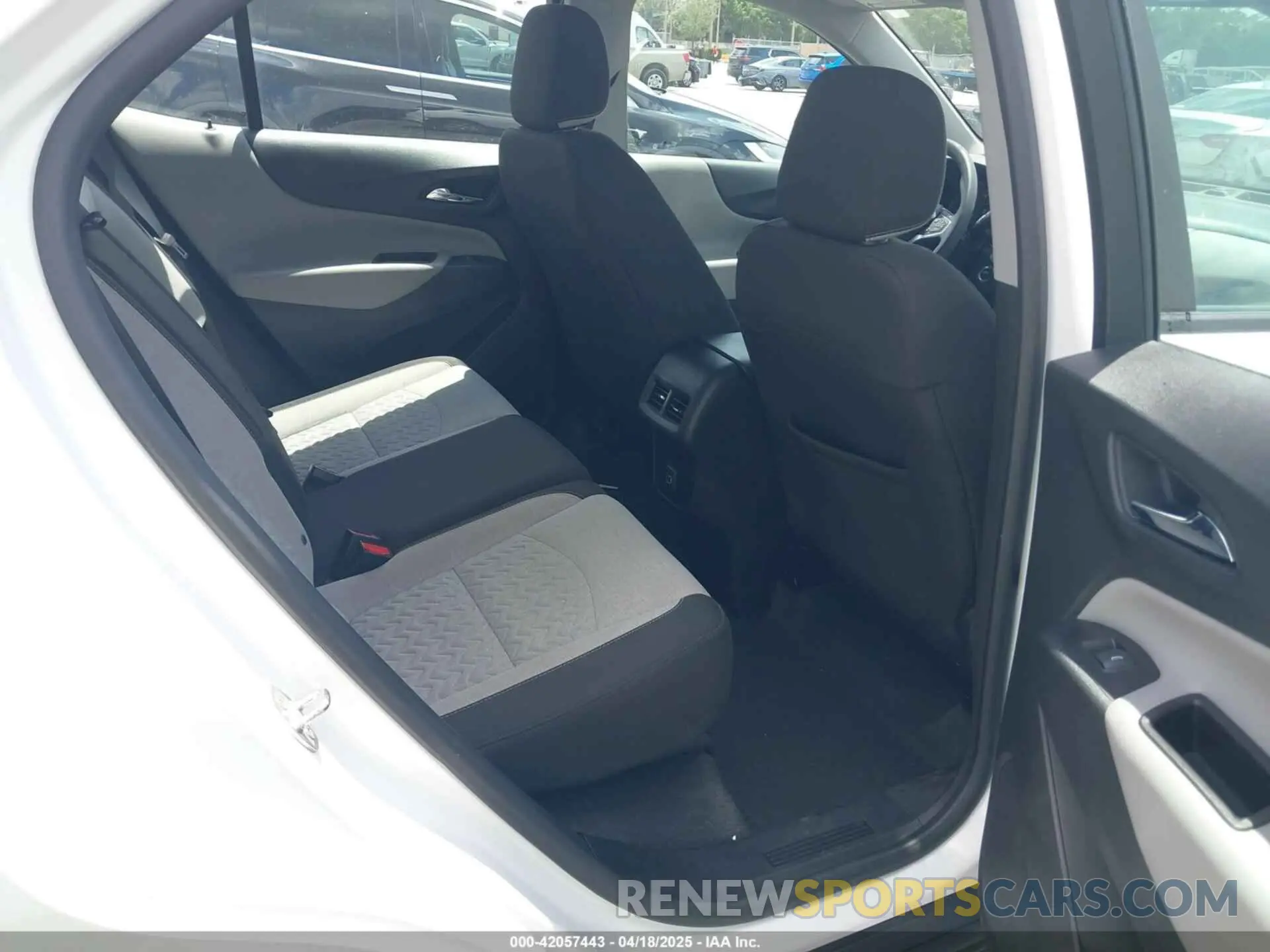 8 fotografías del automóvil dañado 2GNAXHEV9N6118430 CHEVROLET EQUINOX 2022