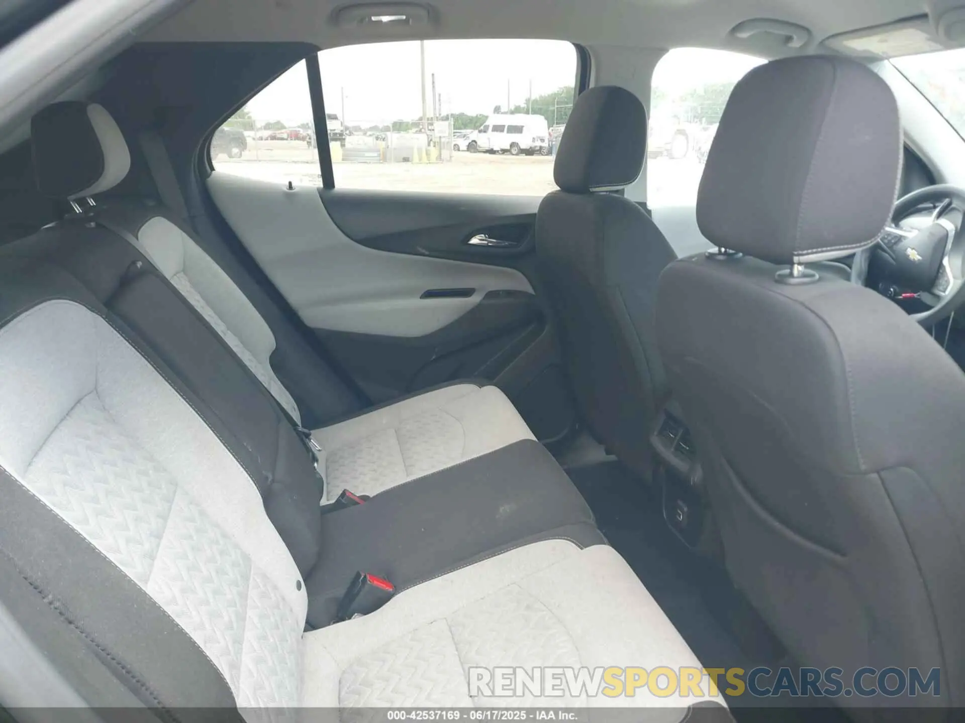 8 fotografías del automóvil dañado 2GNAXHEV9N6136104 CHEVROLET EQUINOX 2022