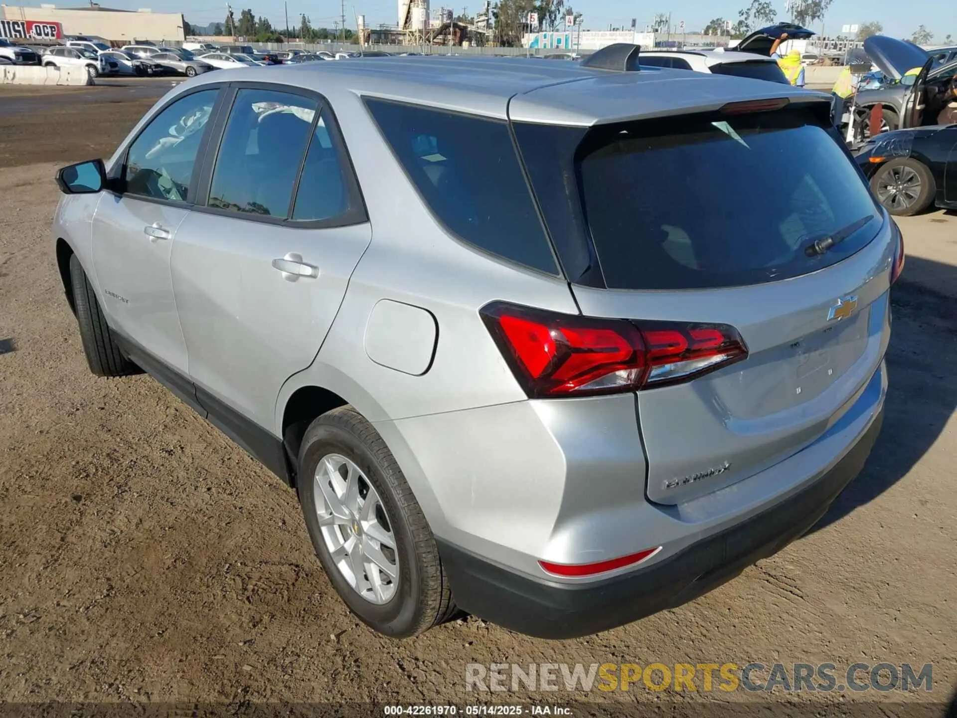 3 fotografías del automóvil dañado 2GNAXHEVXN6127699 CHEVROLET EQUINOX 2022