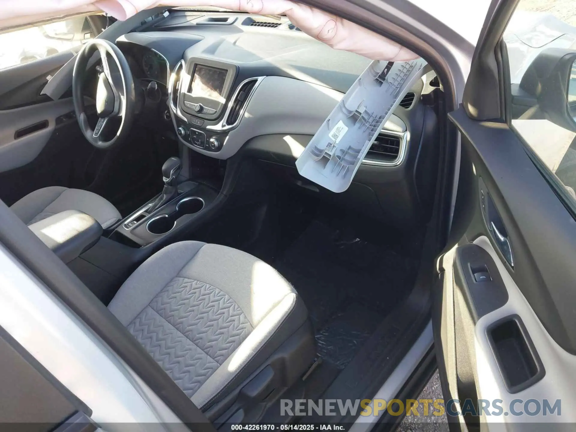 5 fotografías del automóvil dañado 2GNAXHEVXN6127699 CHEVROLET EQUINOX 2022