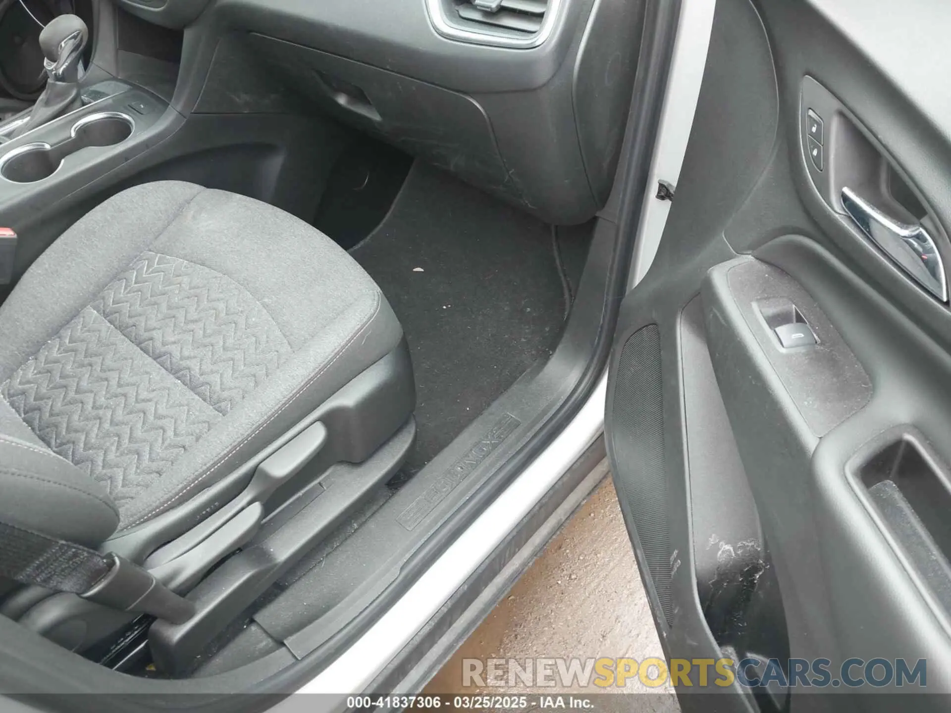 5 fotografías del automóvil dañado 2GNAXJEV3N6129981 CHEVROLET EQUINOX 2022