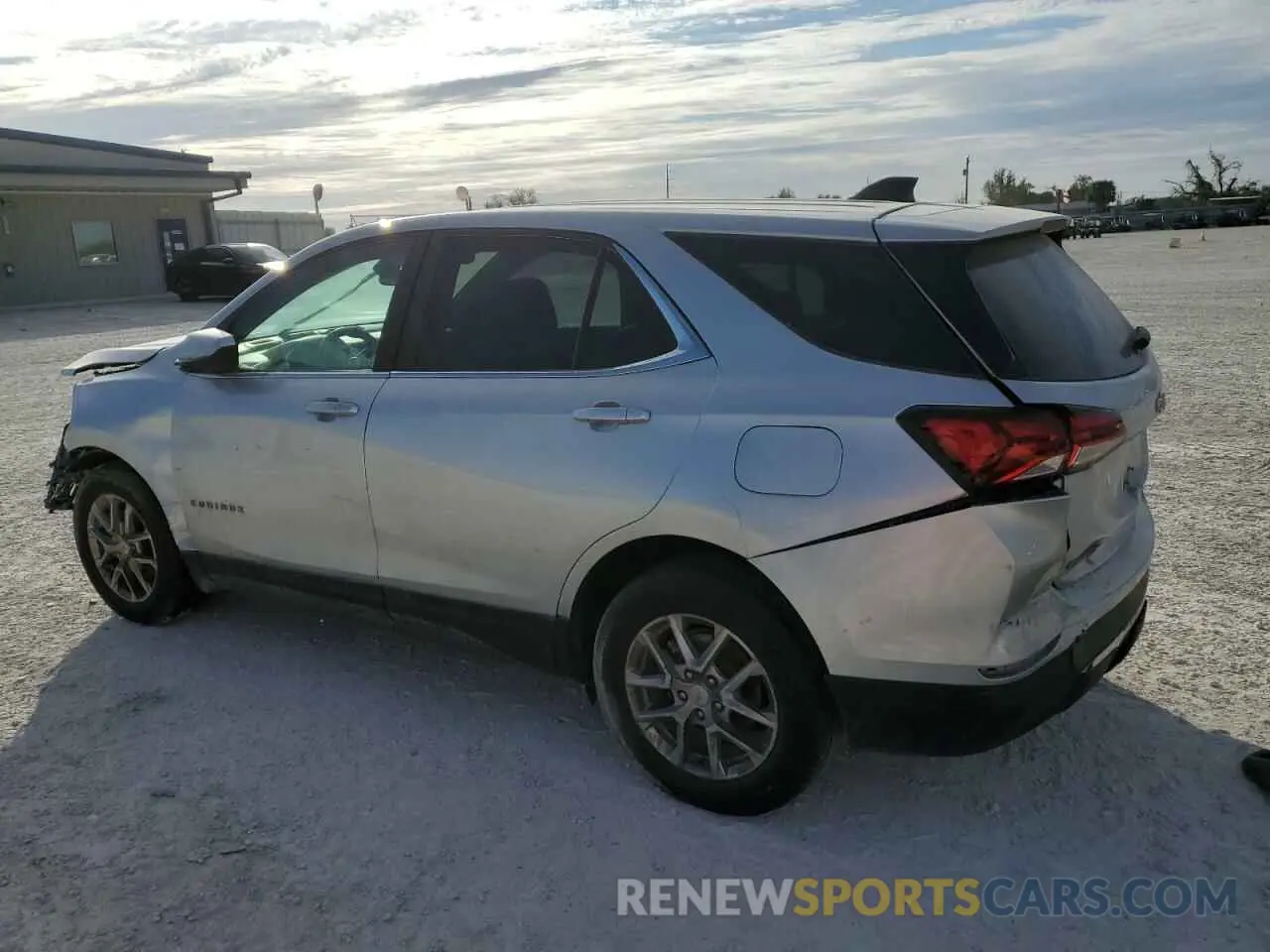 2 fotografías del automóvil dañado 2GNAXJEVXN6135454 CHEVROLET EQUINOX 2022