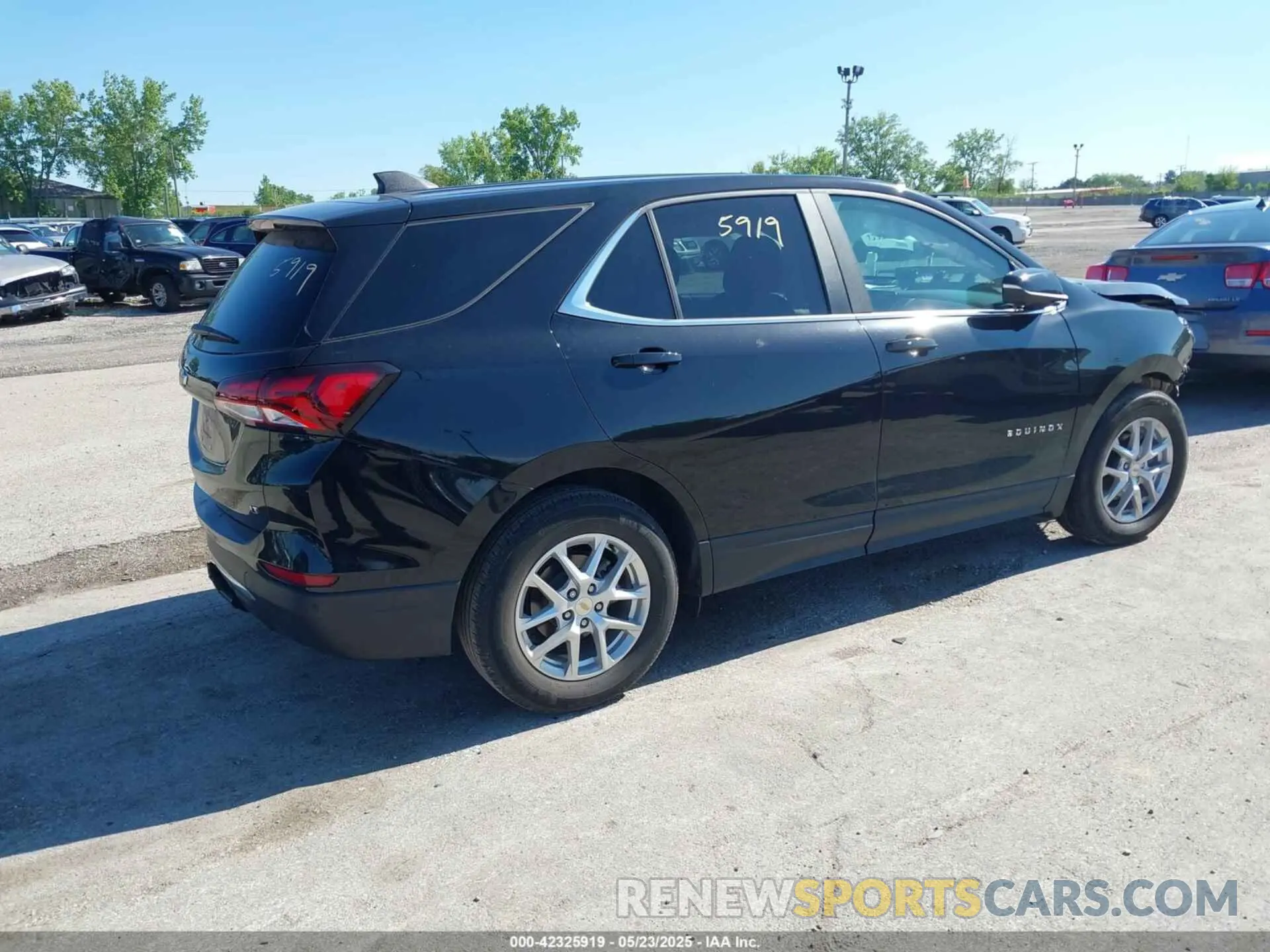 4 fotografías del automóvil dañado 2GNAXKEVXN6102976 CHEVROLET EQUINOX 2022