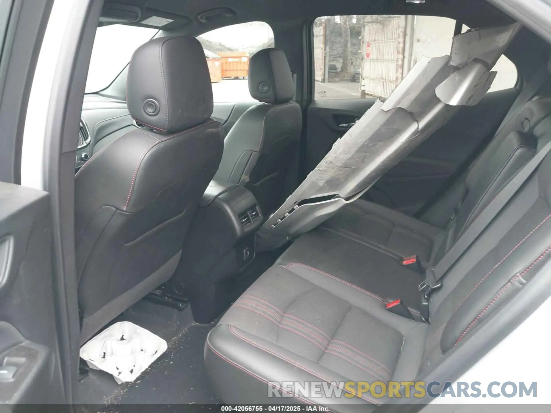 8 fotografías del automóvil dañado 2GNAXMEV5N6125352 CHEVROLET EQUINOX 2022