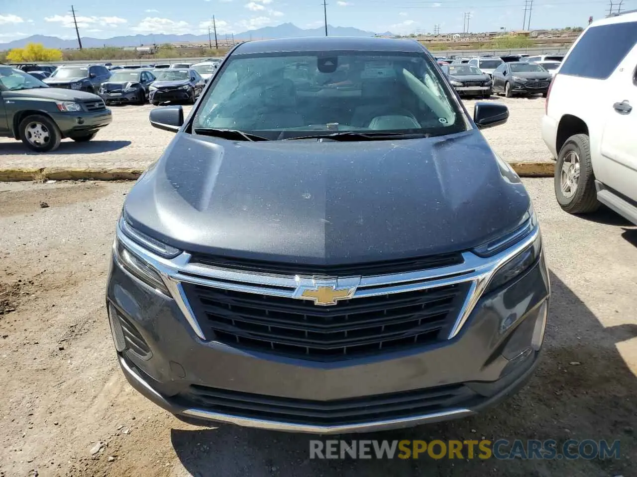 5 fotografías del automóvil dañado 2GNAXUEV1N6138261 CHEVROLET EQUINOX 2022