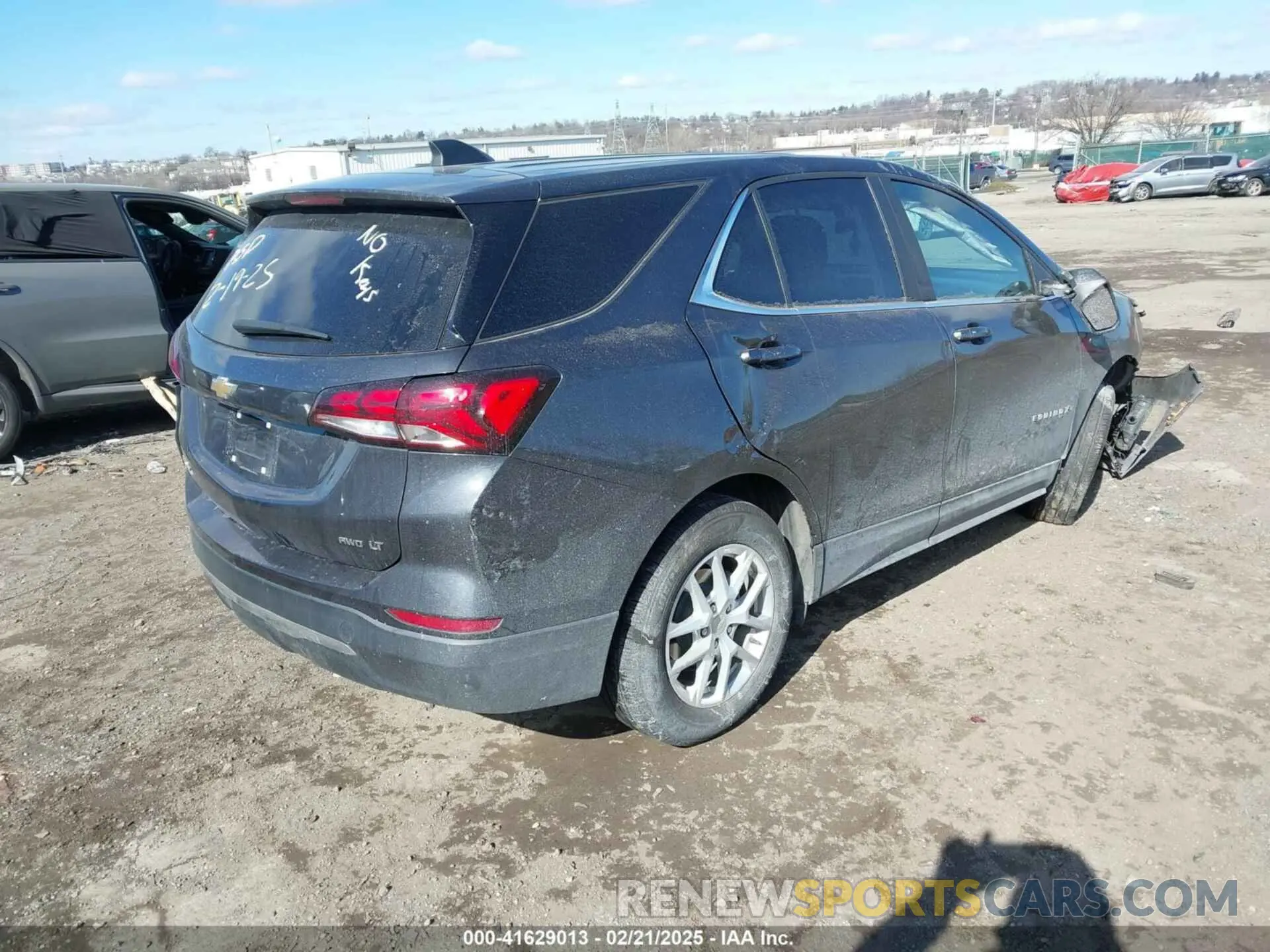 4 fotografías del automóvil dañado 2GNAXUEV5N6140000 CHEVROLET EQUINOX 2022