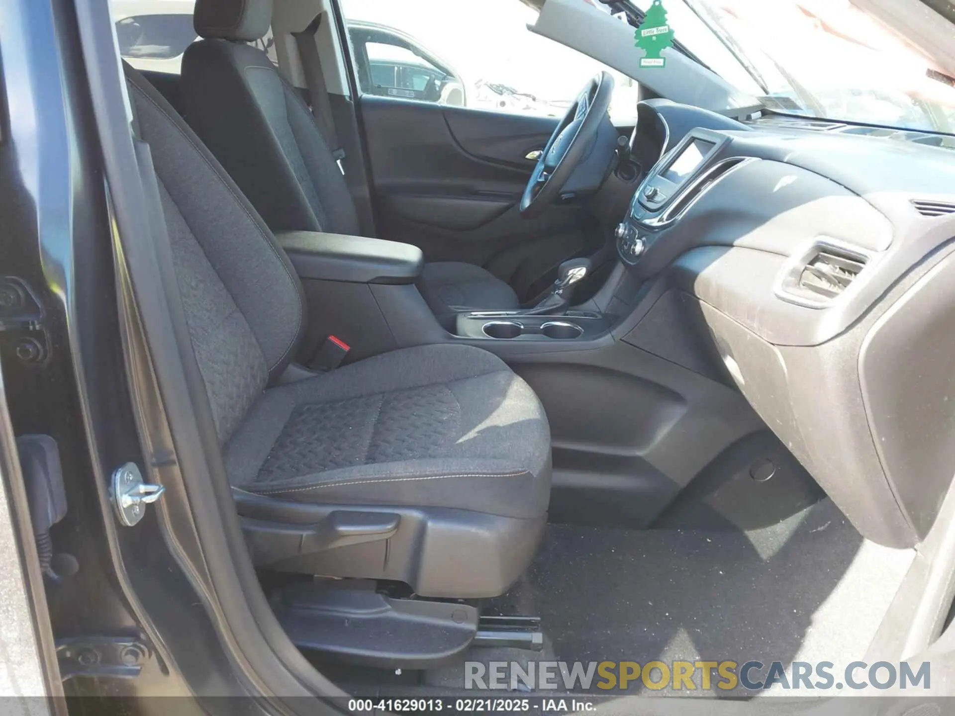 5 fotografías del automóvil dañado 2GNAXUEV5N6140000 CHEVROLET EQUINOX 2022