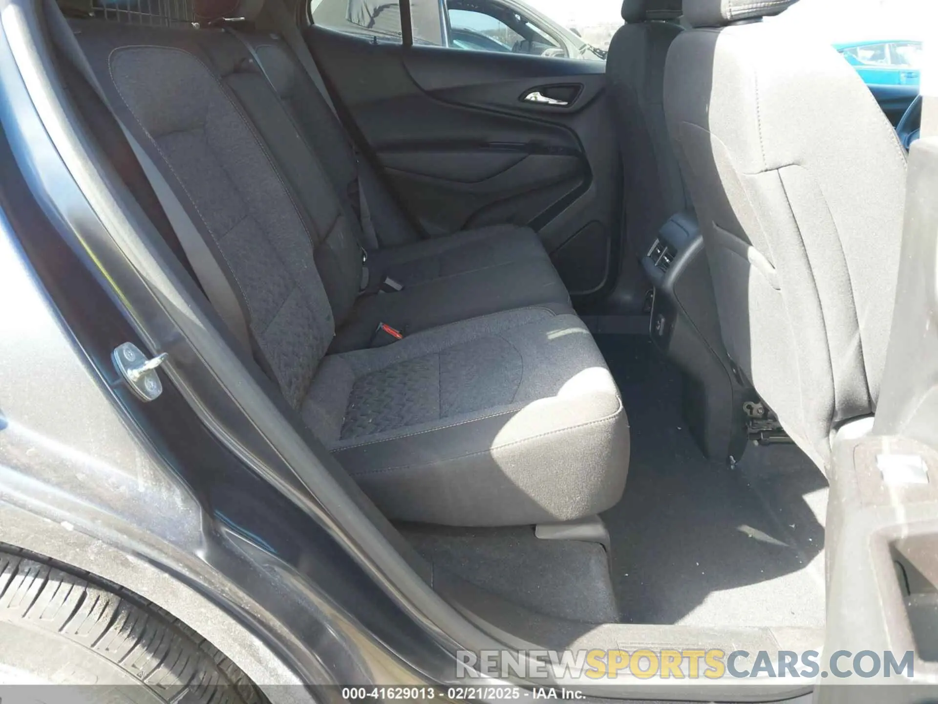 8 fotografías del automóvil dañado 2GNAXUEV5N6140000 CHEVROLET EQUINOX 2022
