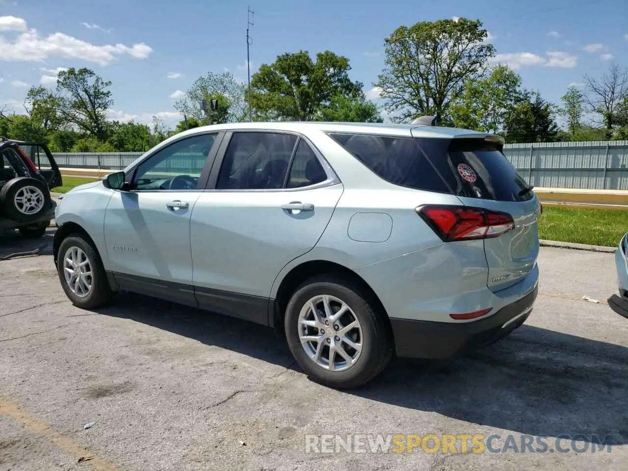 2 fotografías del automóvil dañado 2GNAXUEV6N6140541 CHEVROLET EQUINOX 2022