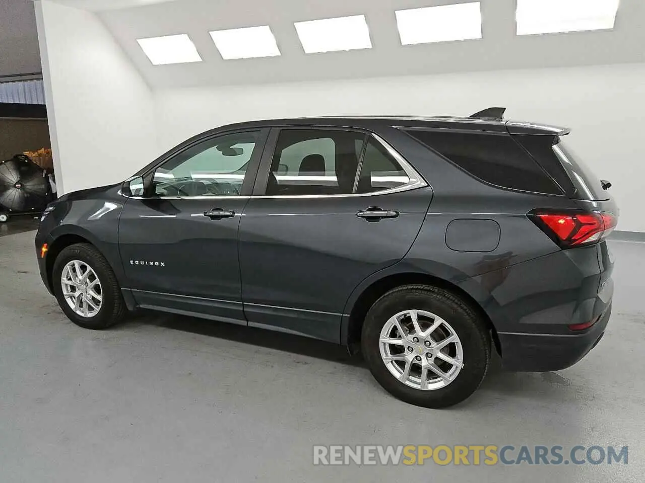 2 fotografías del automóvil dañado 2GNAXUEVXN6140445 CHEVROLET EQUINOX 2022