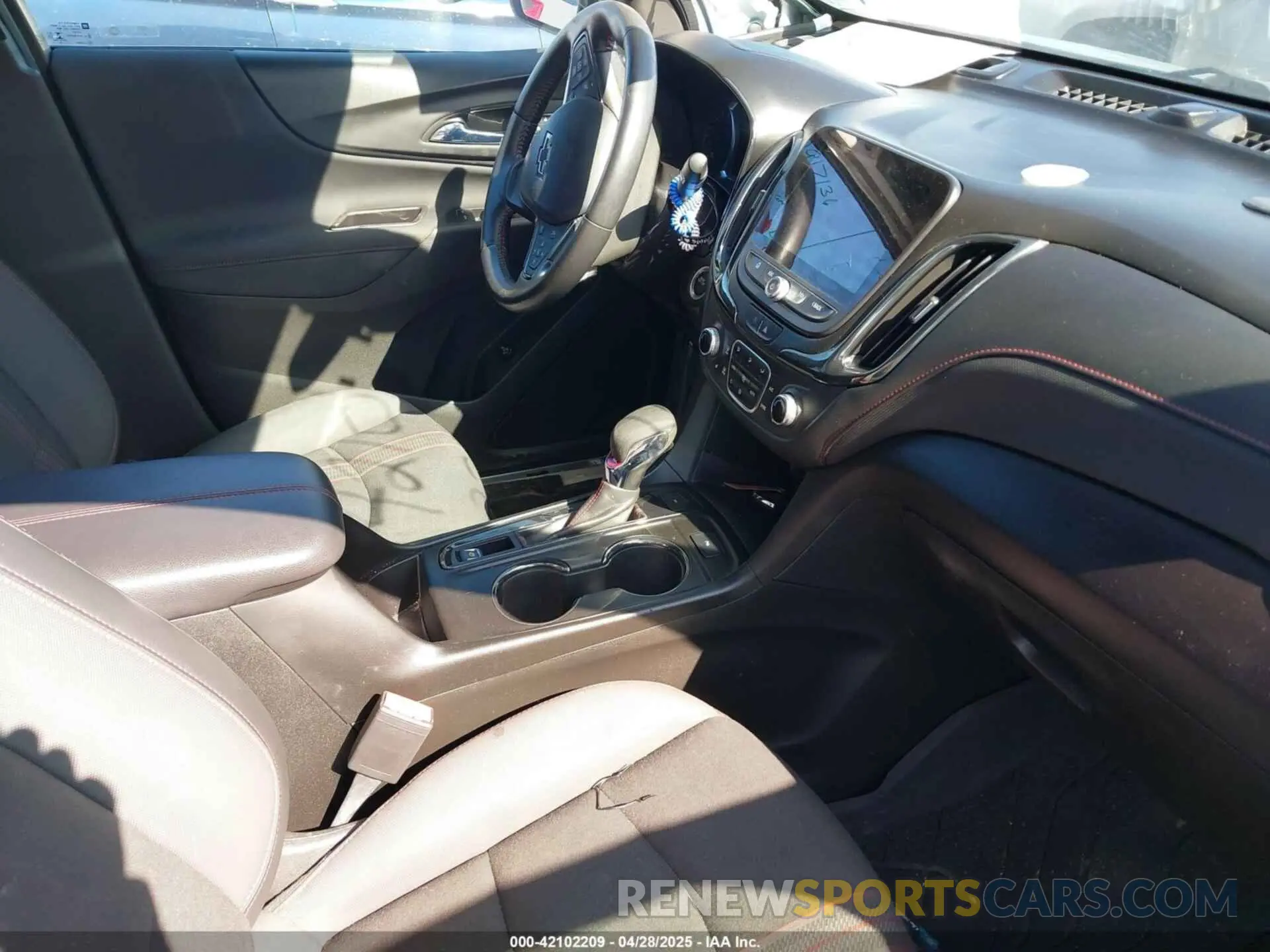5 fotografías del automóvil dañado 2GNAXWEV0N6129532 CHEVROLET EQUINOX 2022
