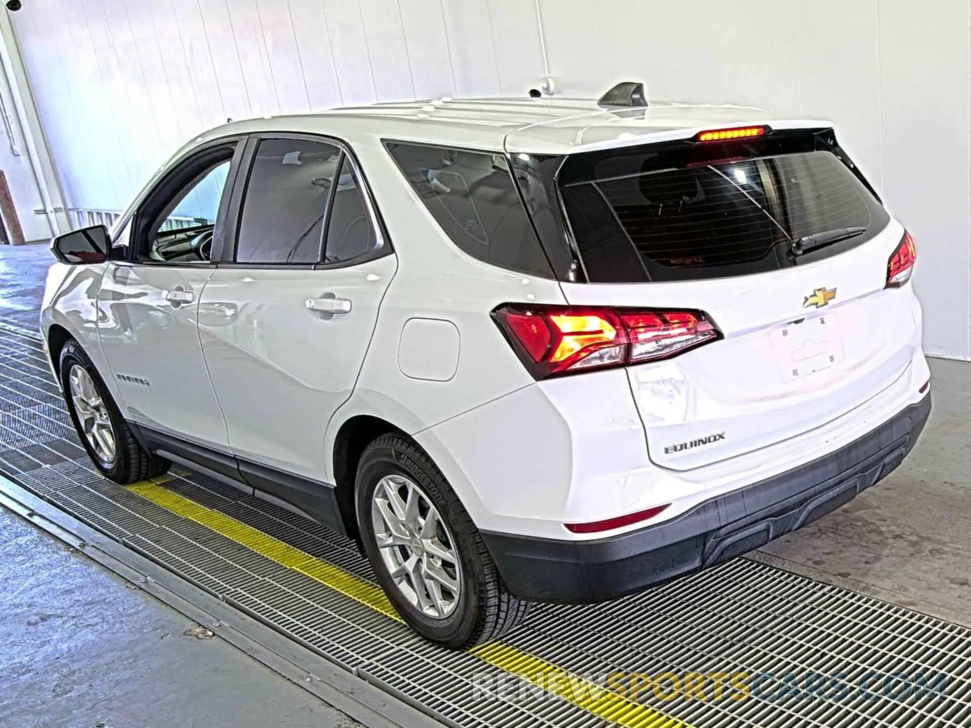 26 fotografías del automóvil dañado 3GNAXHEV0NS245150 CHEVROLET EQUINOX 2022