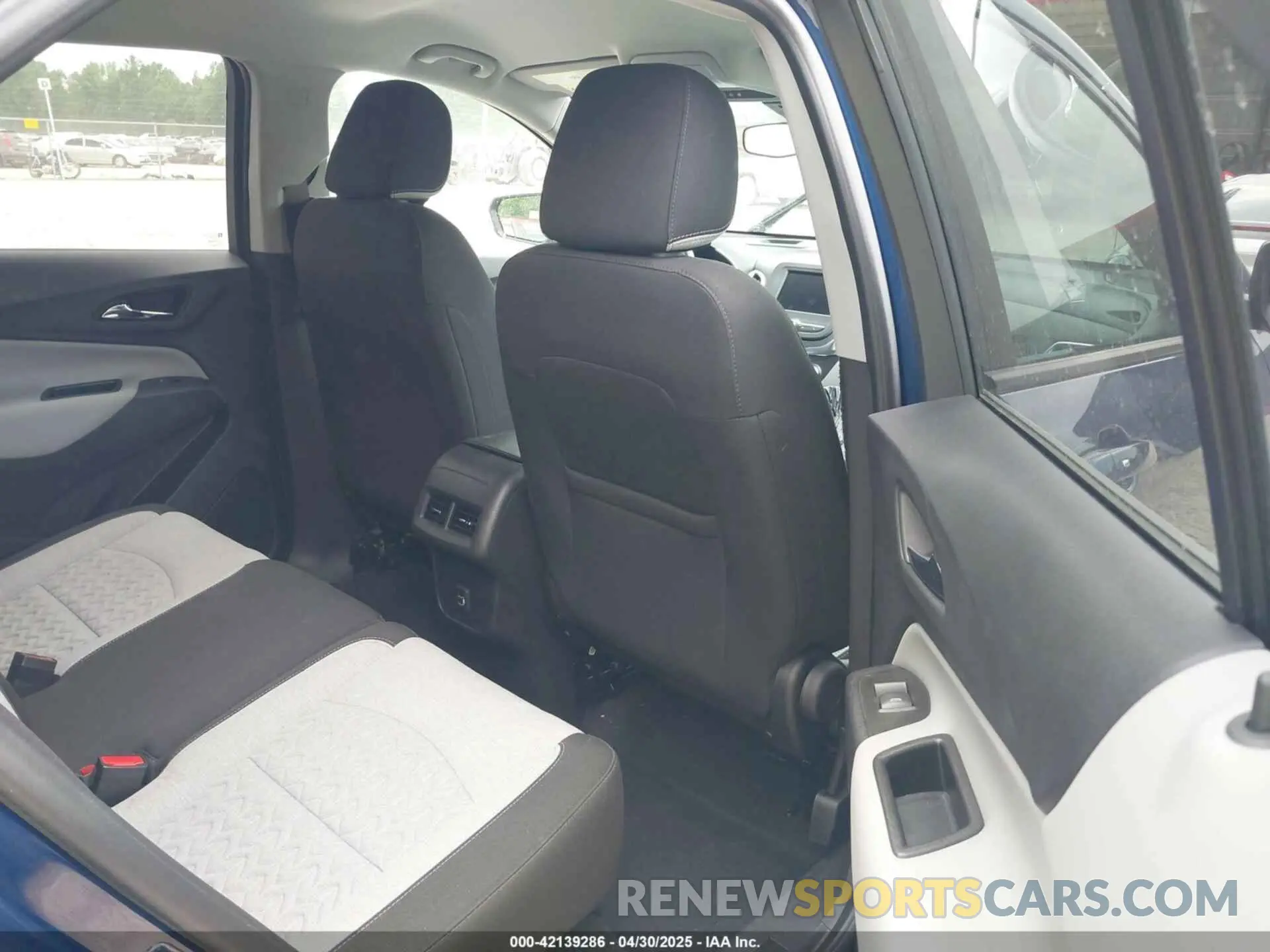 8 fotografías del automóvil dañado 3GNAXHEV1NS160222 CHEVROLET EQUINOX 2022