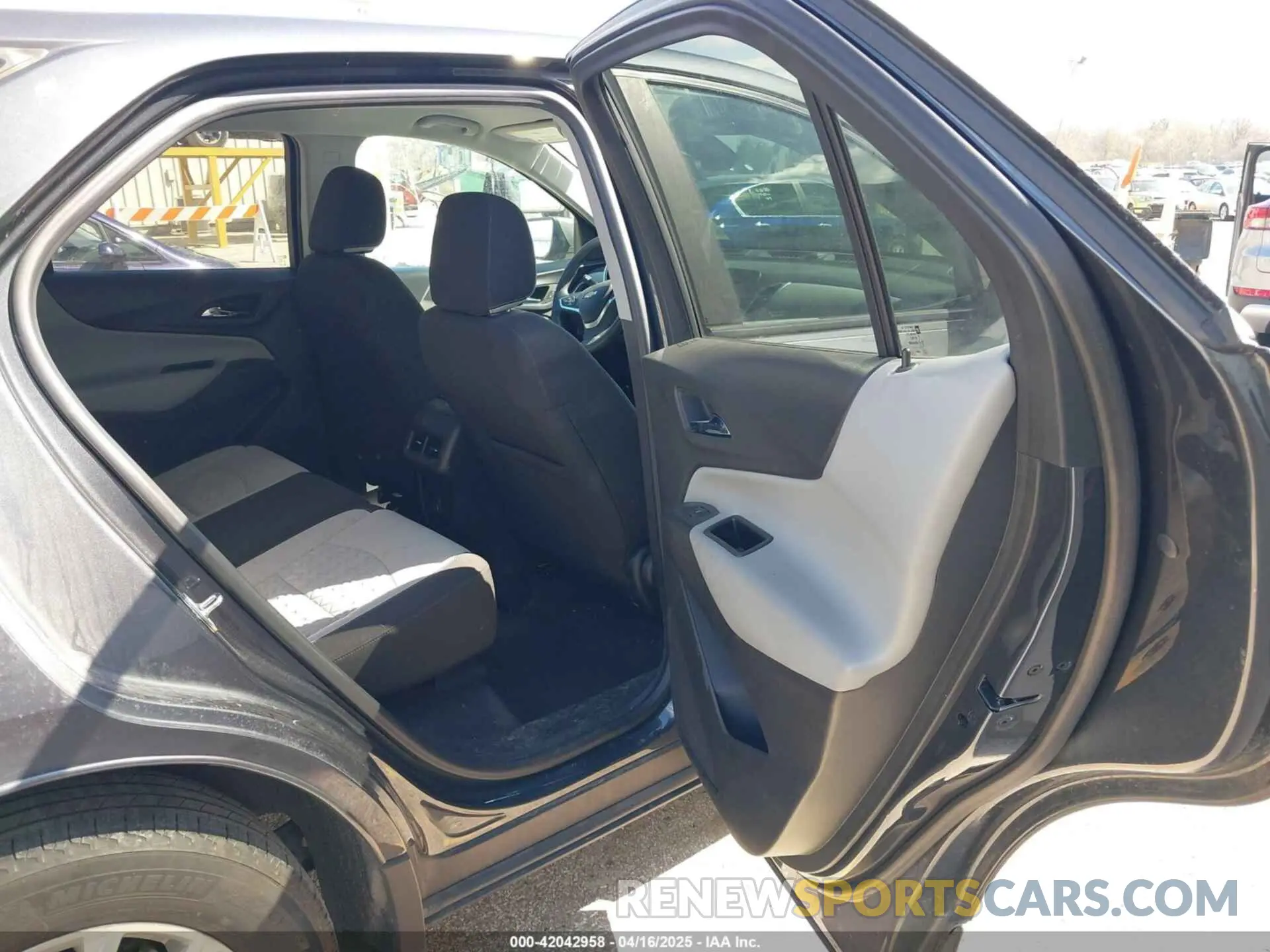 8 fotografías del automóvil dañado 3GNAXHEV2NS164604 CHEVROLET EQUINOX 2022