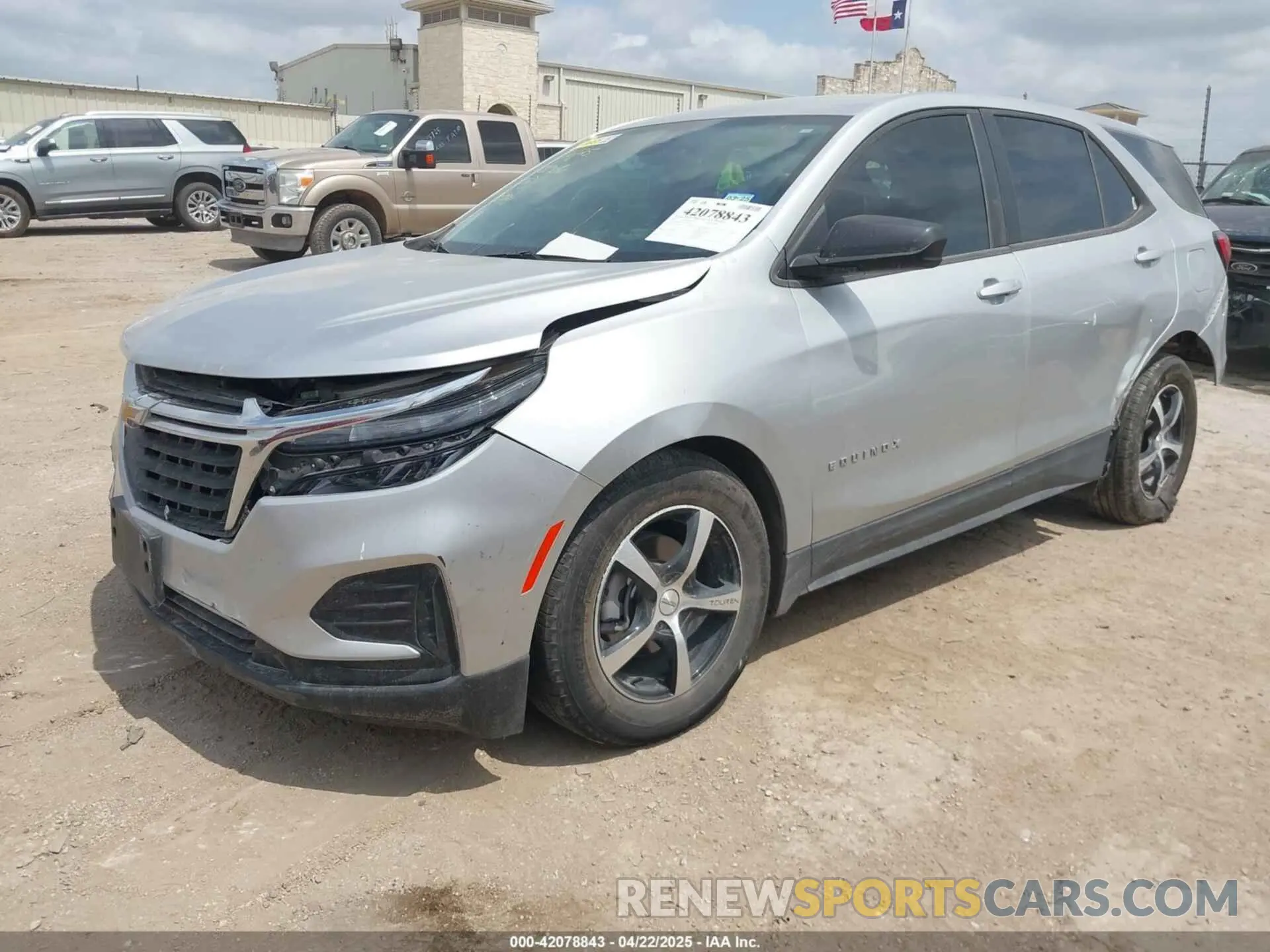 2 fotografías del automóvil dañado 3GNAXHEV2NS192791 CHEVROLET EQUINOX 2022