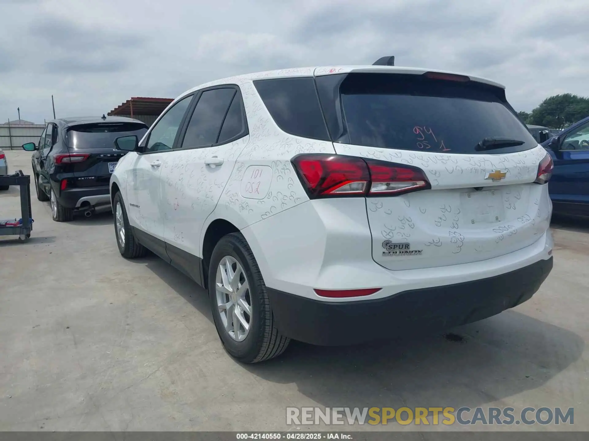 3 fotografías del automóvil dañado 3GNAXHEV3NS222736 CHEVROLET EQUINOX 2022