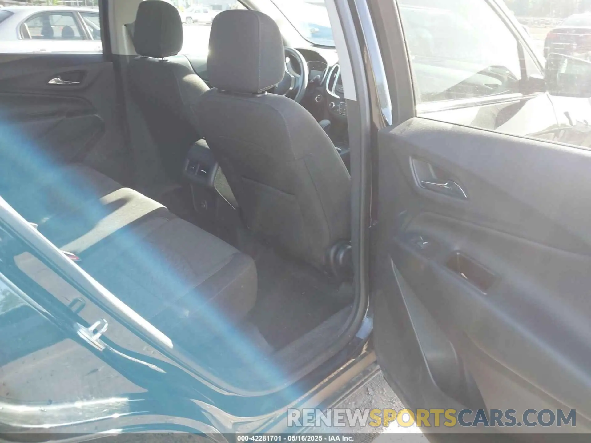8 fotografías del automóvil dañado 3GNAXKEV0NL166990 CHEVROLET EQUINOX 2022