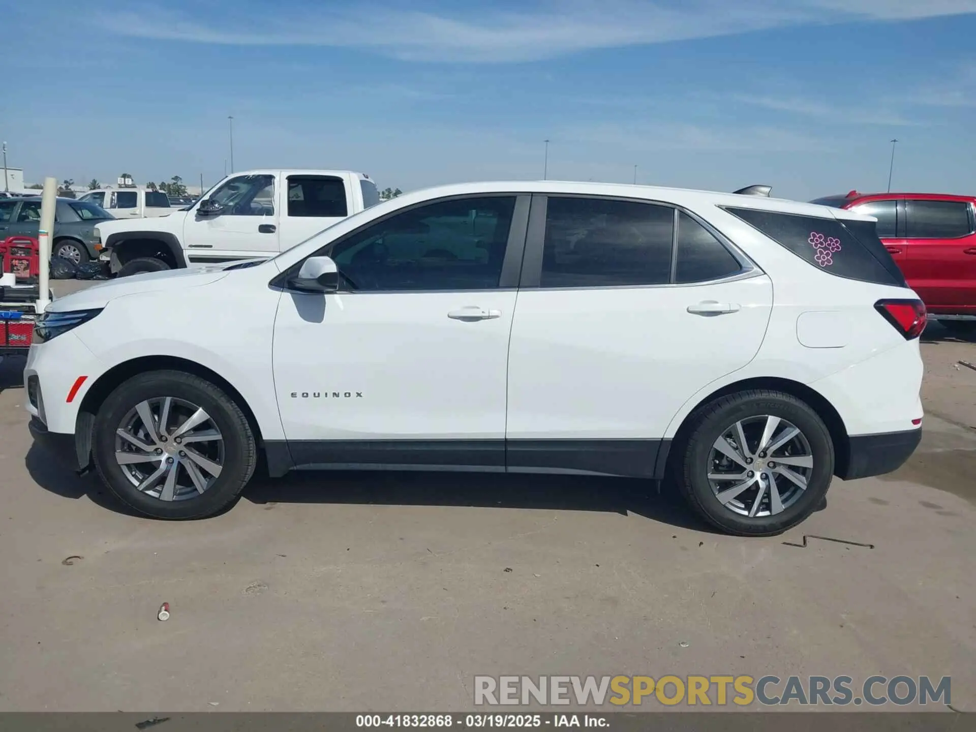 14 fotografías del automóvil dañado 3GNAXKEV3NL305624 CHEVROLET EQUINOX 2022