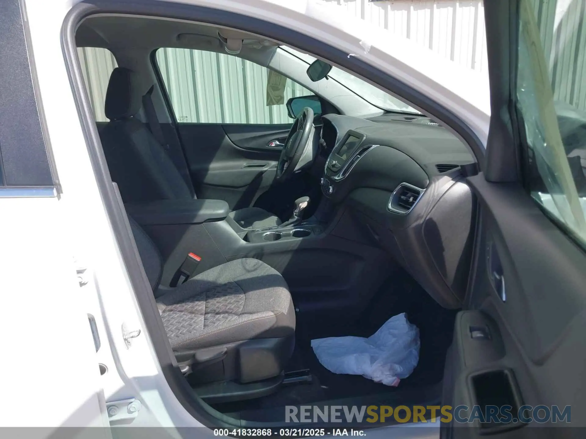5 fotografías del automóvil dañado 3GNAXKEV3NL305624 CHEVROLET EQUINOX 2022