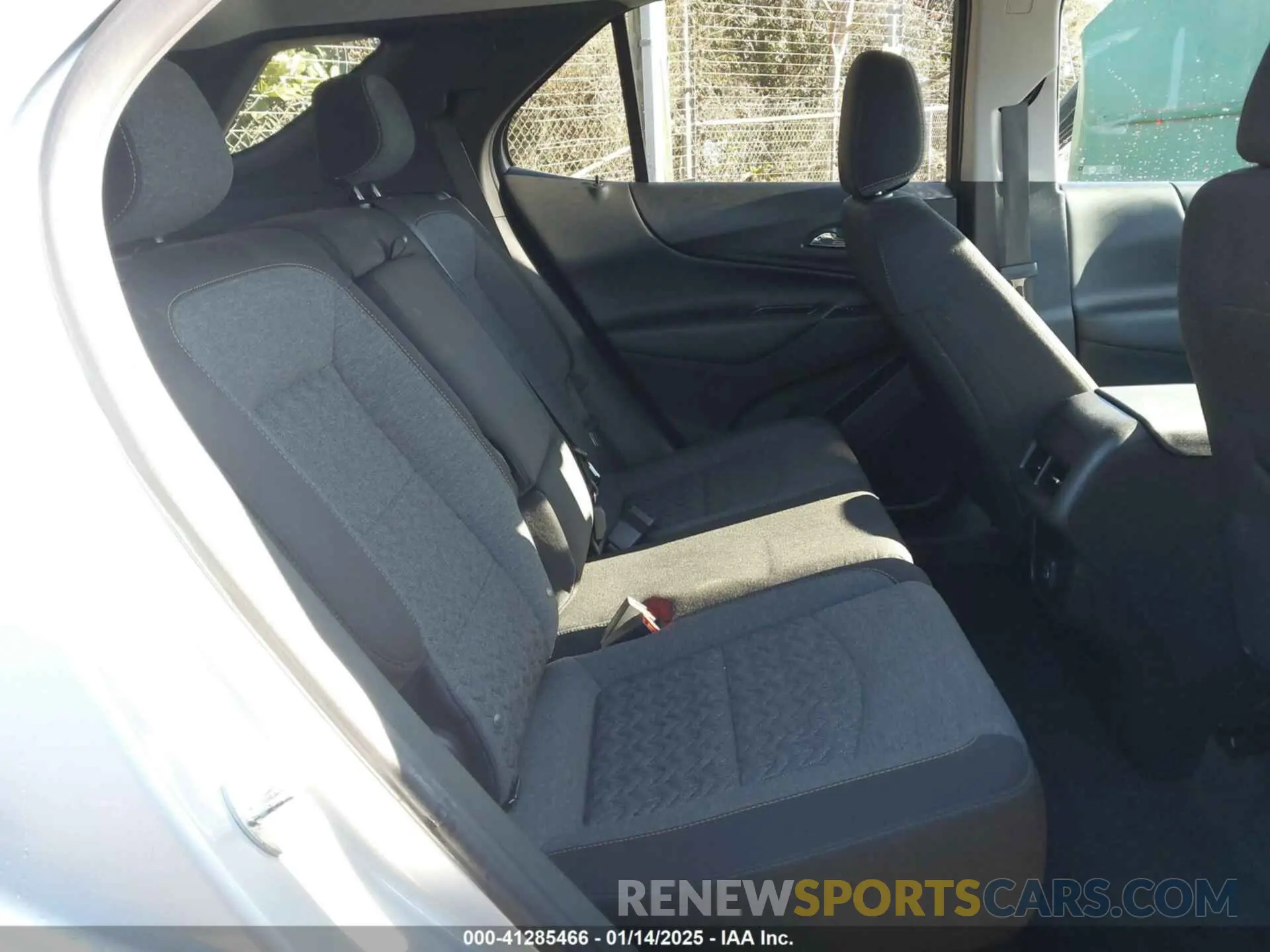 8 fotografías del automóvil dañado 3GNAXKEV4NL234627 CHEVROLET EQUINOX 2022