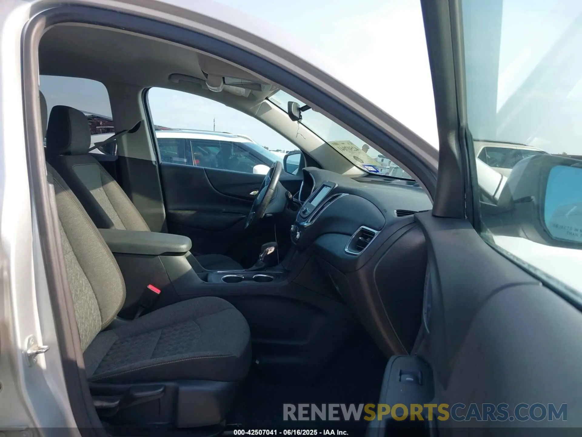 5 fotografías del automóvil dañado 3GNAXKEV5NL160179 CHEVROLET EQUINOX 2022