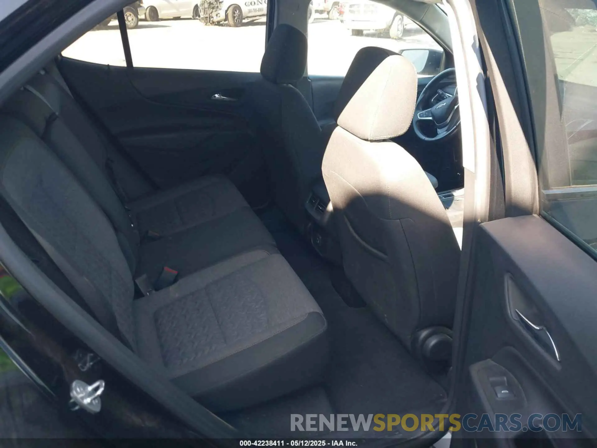 8 fotografías del automóvil dañado 3GNAXKEV6NL244057 CHEVROLET EQUINOX 2022