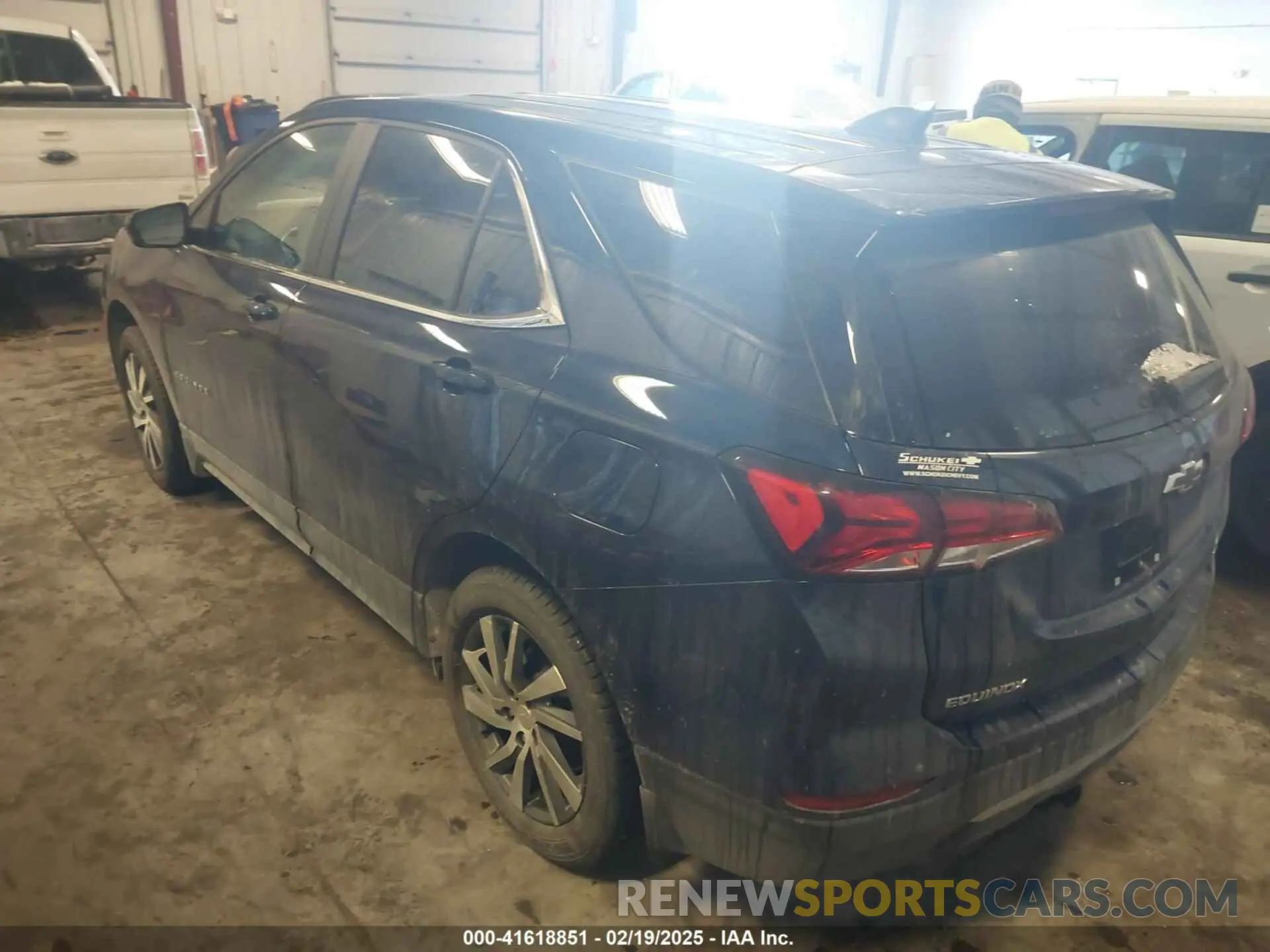 3 fotografías del automóvil dañado 3GNAXUEV0NL243028 CHEVROLET EQUINOX 2022