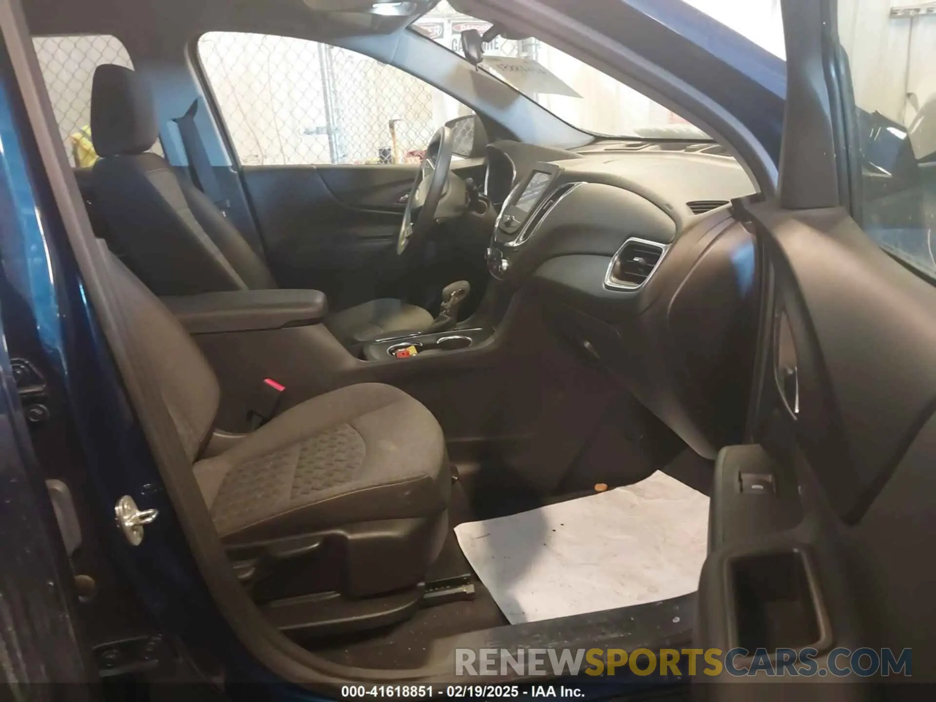 5 fotografías del automóvil dañado 3GNAXUEV0NL243028 CHEVROLET EQUINOX 2022