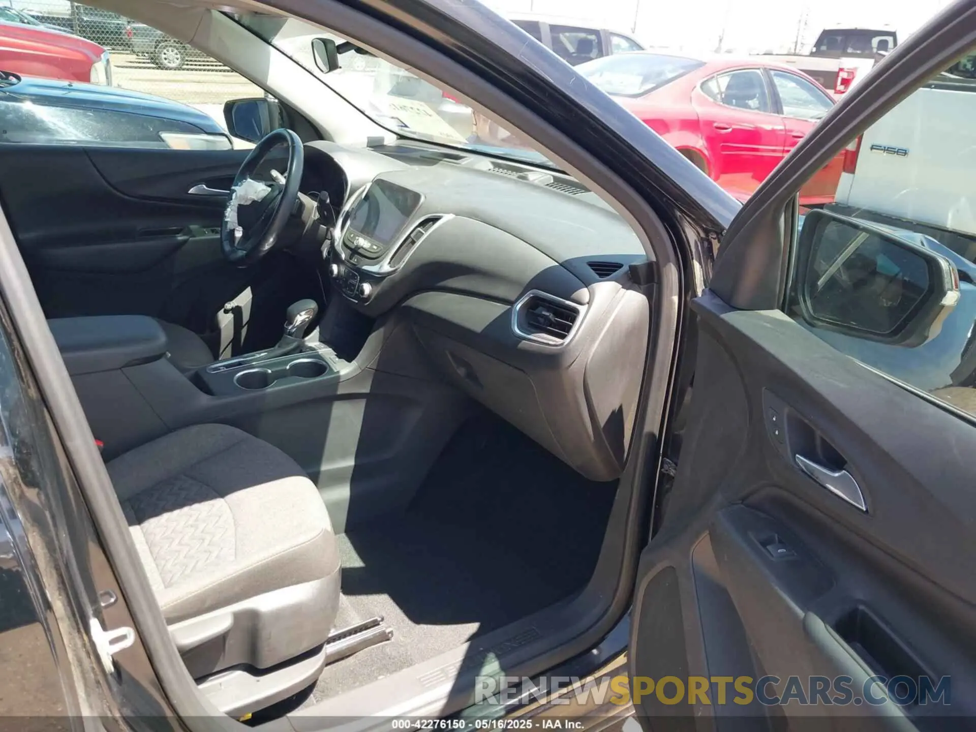 5 fotografías del automóvil dañado 3GNAXUEV1NL108771 CHEVROLET EQUINOX 2022