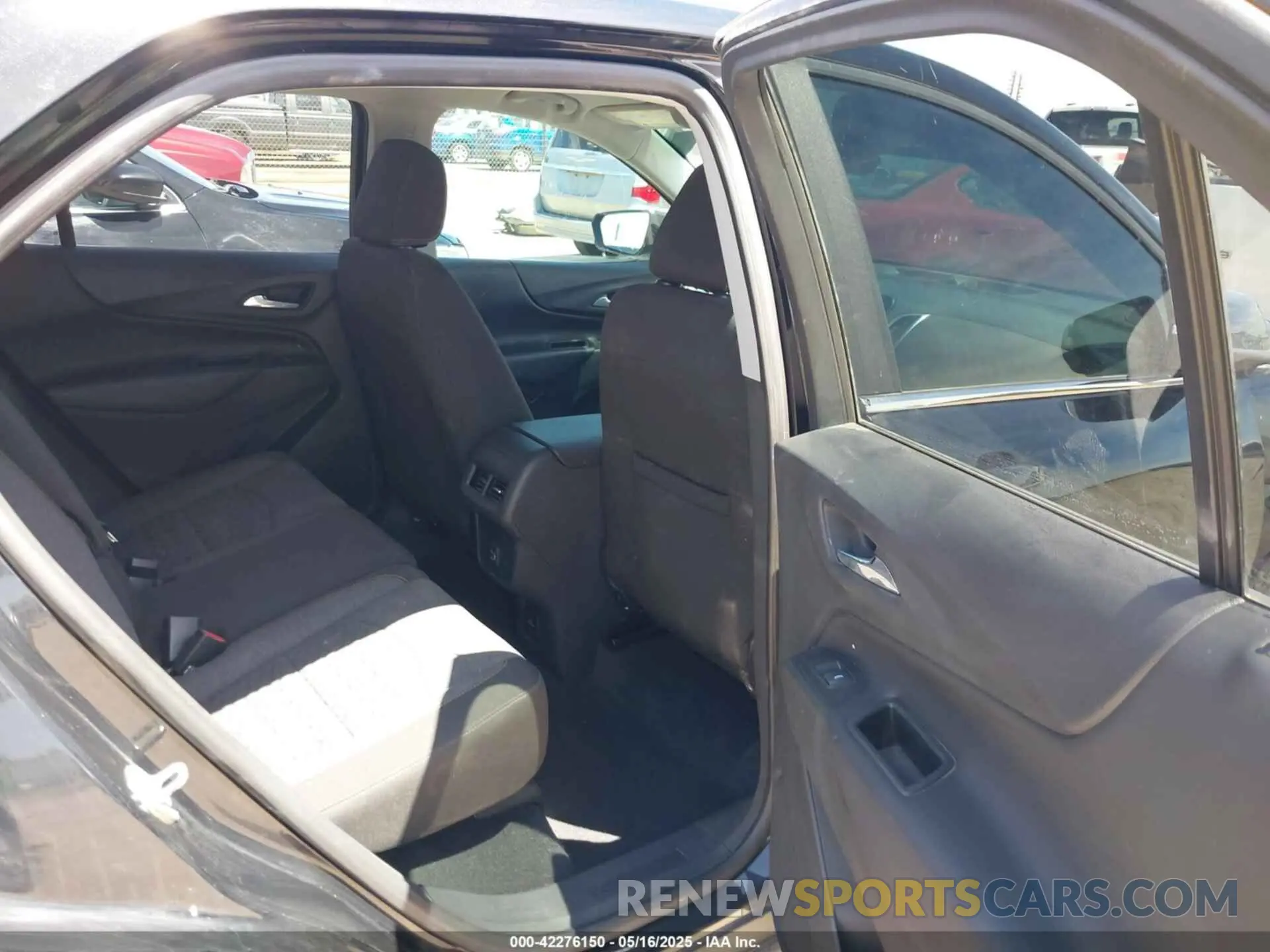 8 fotografías del automóvil dañado 3GNAXUEV1NL108771 CHEVROLET EQUINOX 2022