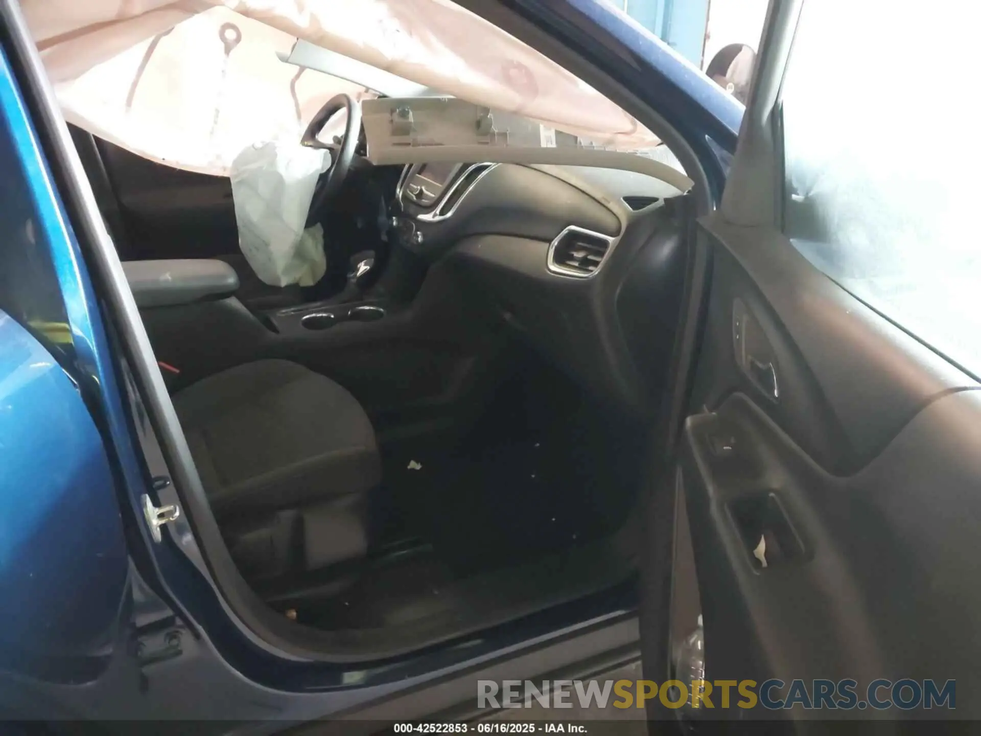 5 fotografías del automóvil dañado 3GNAXUEV1NL289211 CHEVROLET EQUINOX 2022