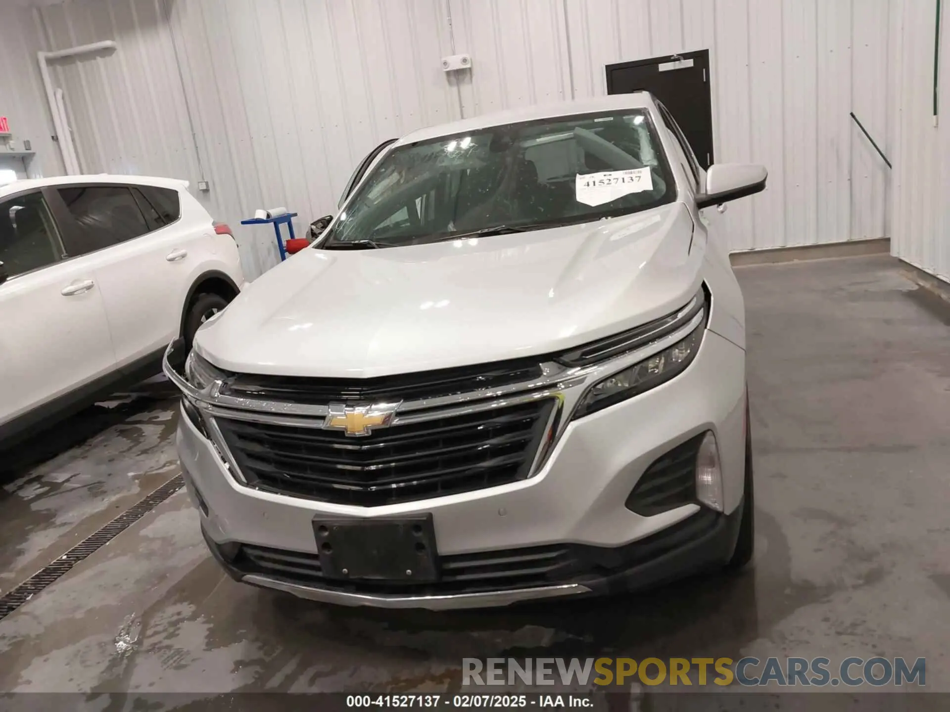 11 fotografías del automóvil dañado 3GNAXUEV2NL179672 CHEVROLET EQUINOX 2022
