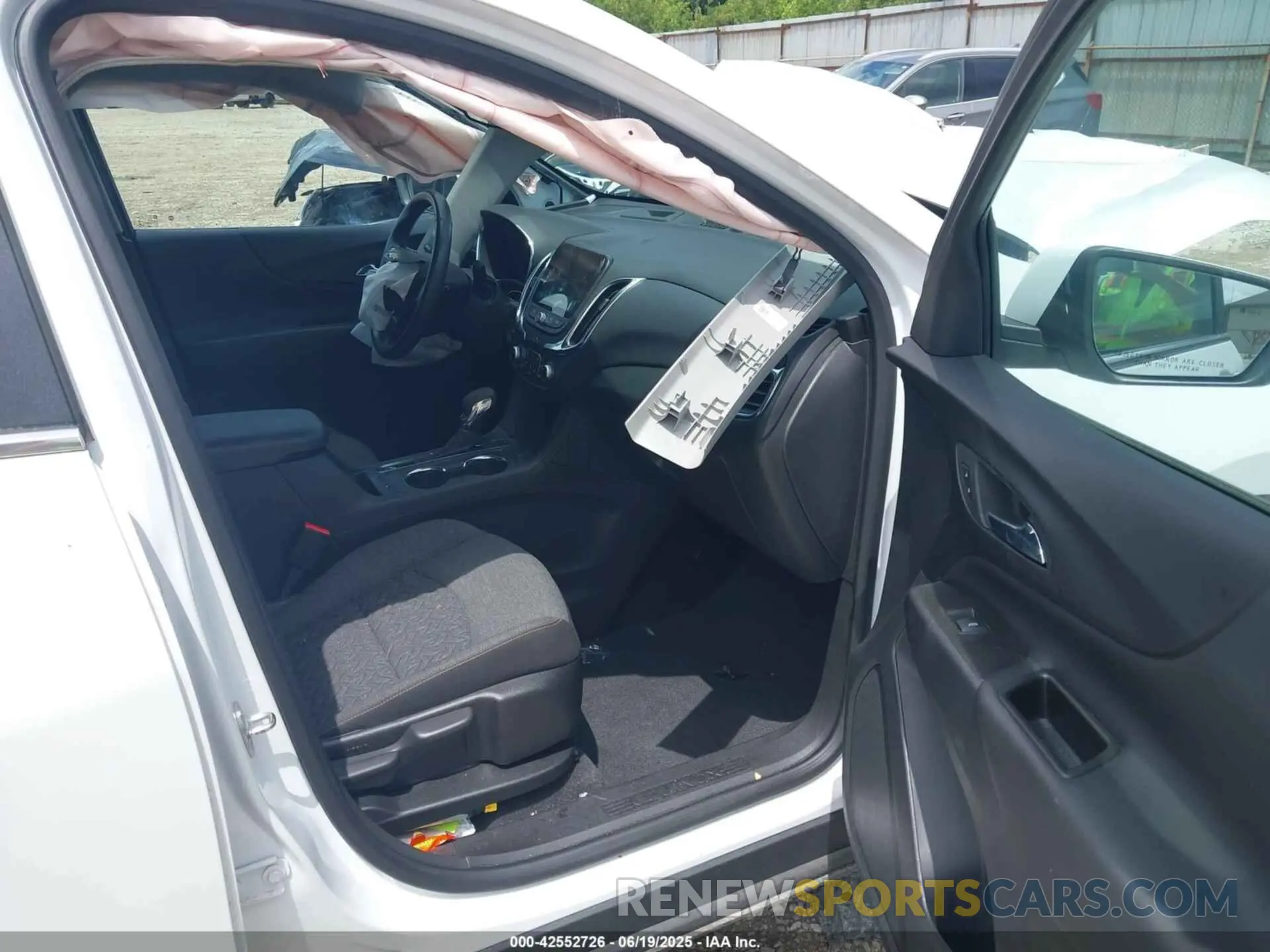 5 fotografías del automóvil dañado 3GNAXUEV3NL255366 CHEVROLET EQUINOX 2022