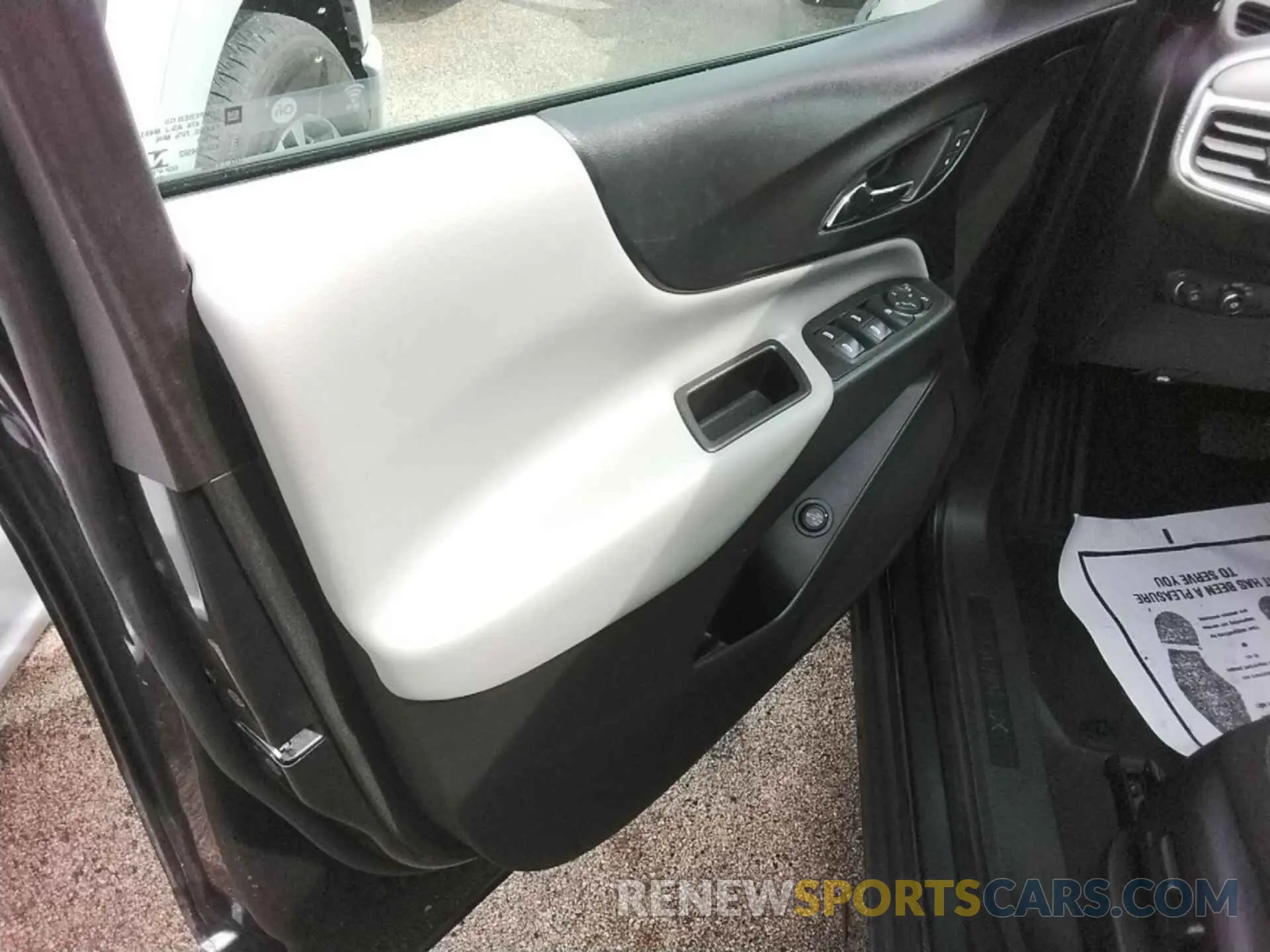 15 fotografías del automóvil dañado 3GNAXUEV3NS109314 CHEVROLET EQUINOX 2022