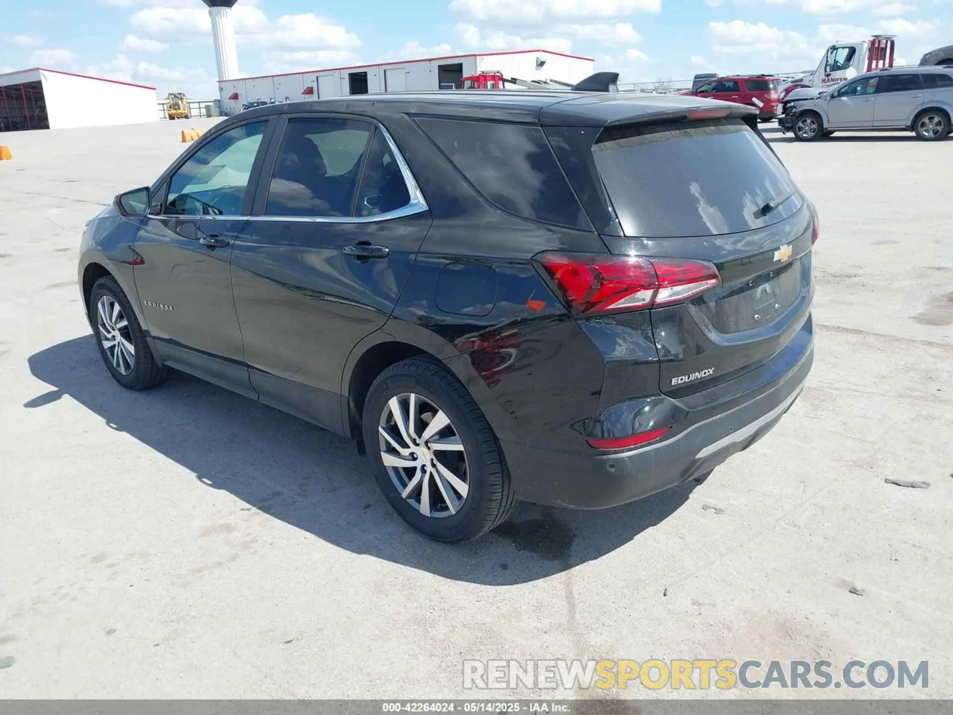 3 fotografías del automóvil dañado 3GNAXUEV4NL279174 CHEVROLET EQUINOX 2022
