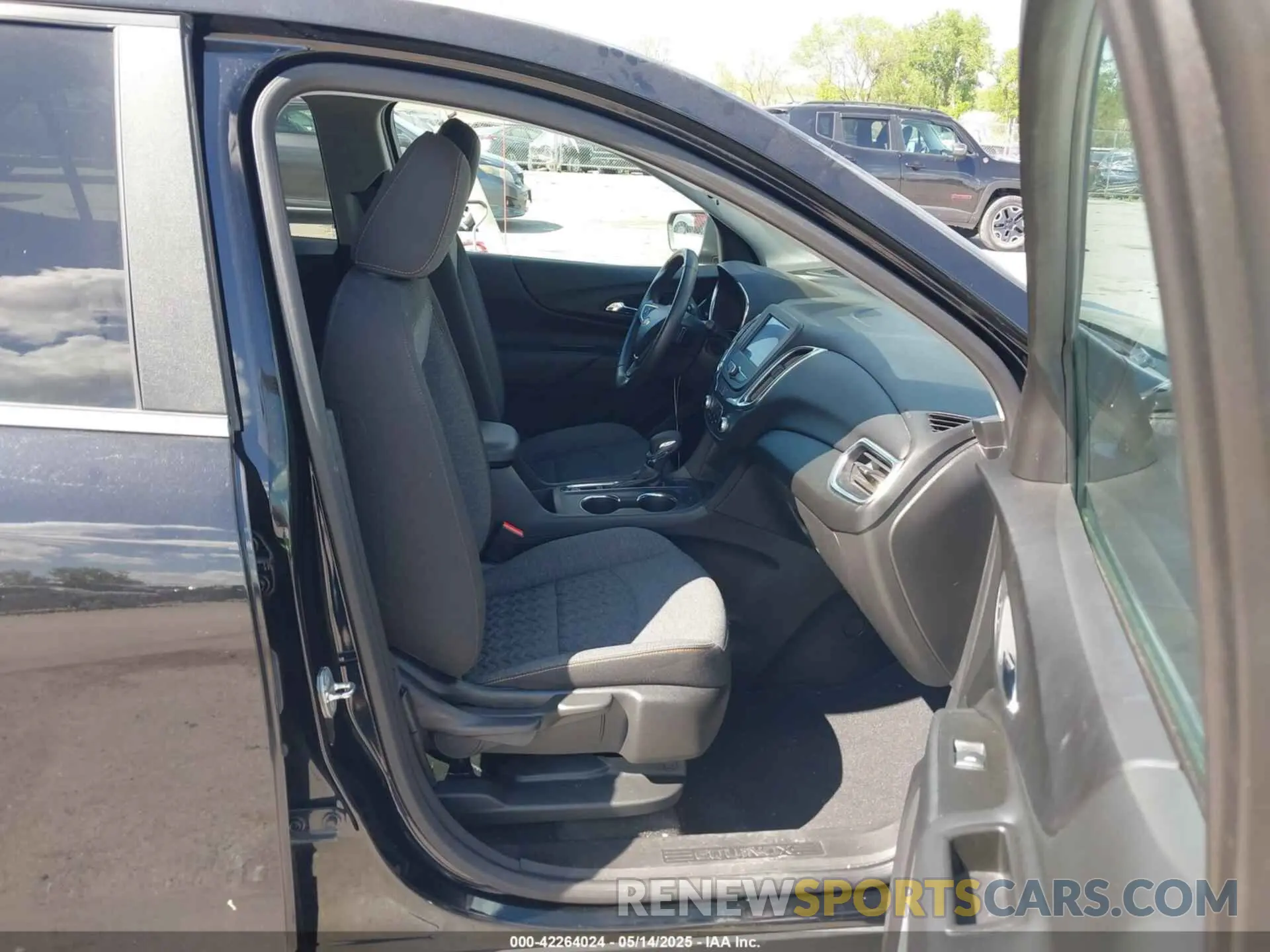 5 fotografías del automóvil dañado 3GNAXUEV4NL279174 CHEVROLET EQUINOX 2022