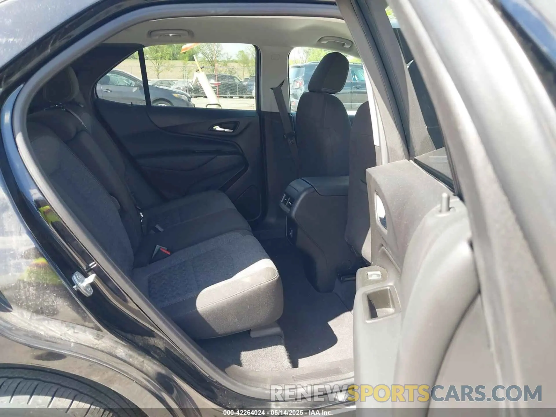 8 fotografías del automóvil dañado 3GNAXUEV4NL279174 CHEVROLET EQUINOX 2022