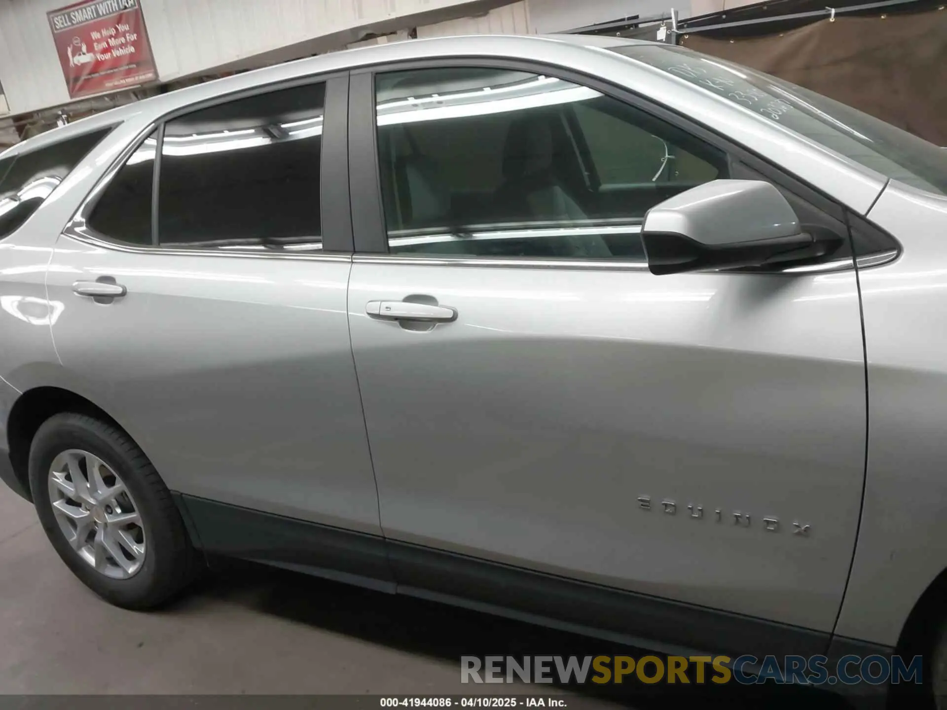 13 fotografías del automóvil dañado 3GNAXUEV8NL178011 CHEVROLET EQUINOX 2022
