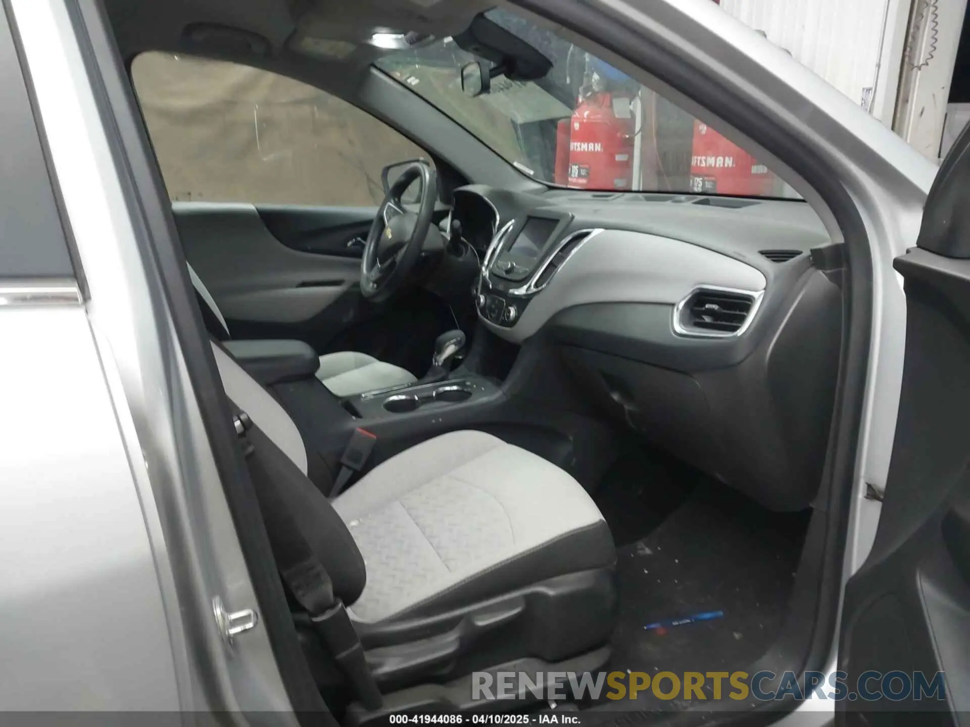 5 fotografías del automóvil dañado 3GNAXUEV8NL178011 CHEVROLET EQUINOX 2022