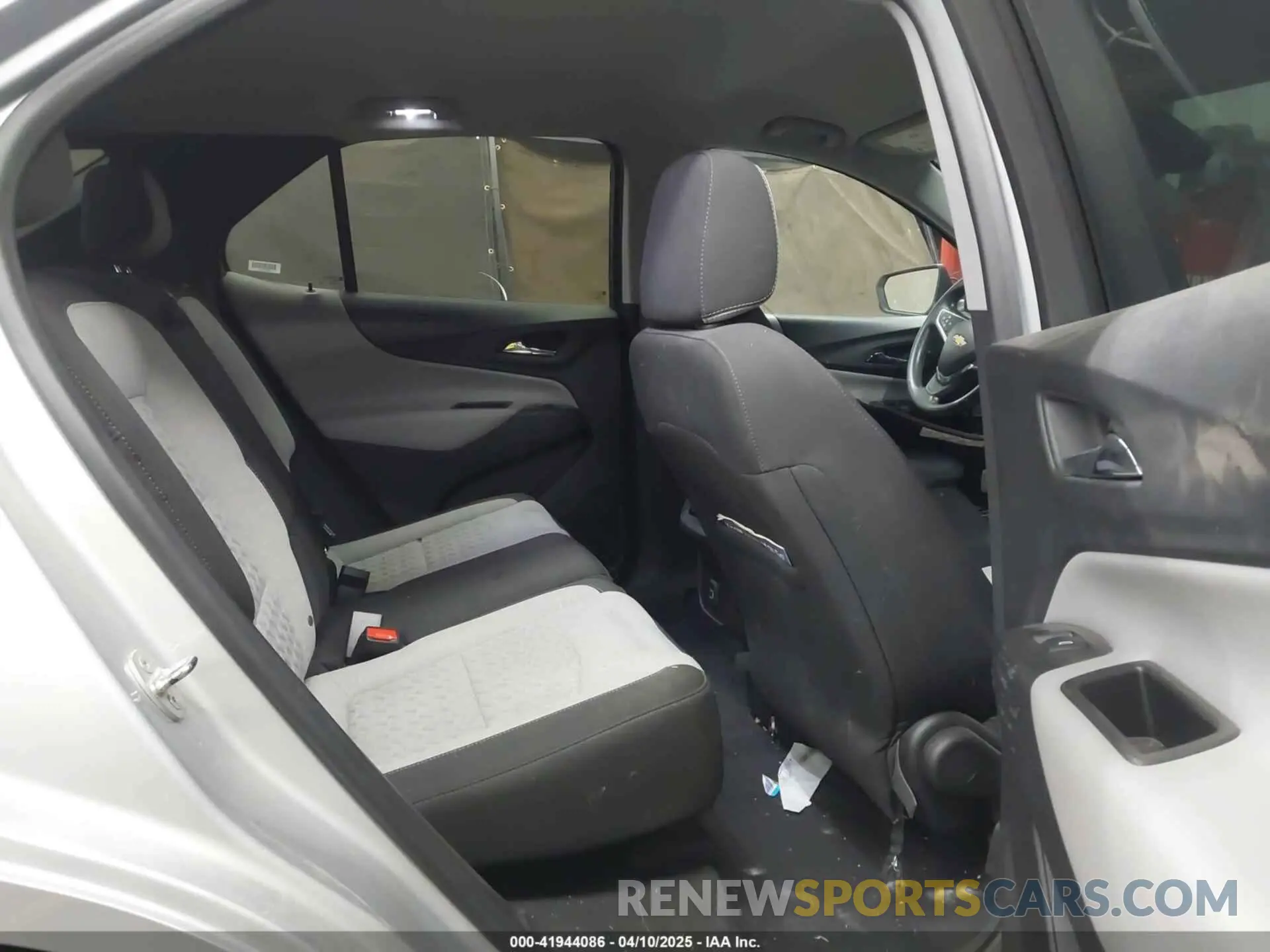 8 fotografías del automóvil dañado 3GNAXUEV8NL178011 CHEVROLET EQUINOX 2022