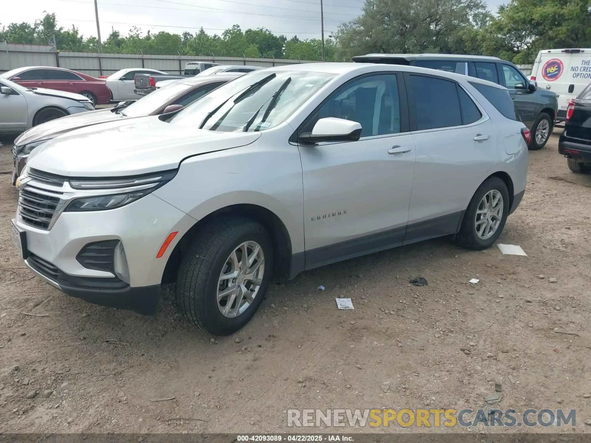 2 fotografías del automóvil dañado 3GNAXUEV8NL242161 CHEVROLET EQUINOX 2022