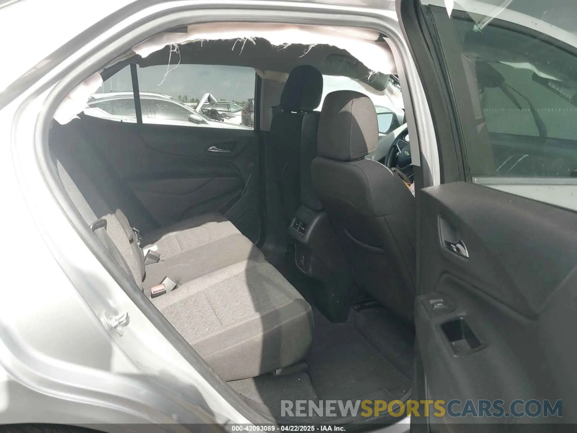 8 fotografías del automóvil dañado 3GNAXUEV8NL242161 CHEVROLET EQUINOX 2022