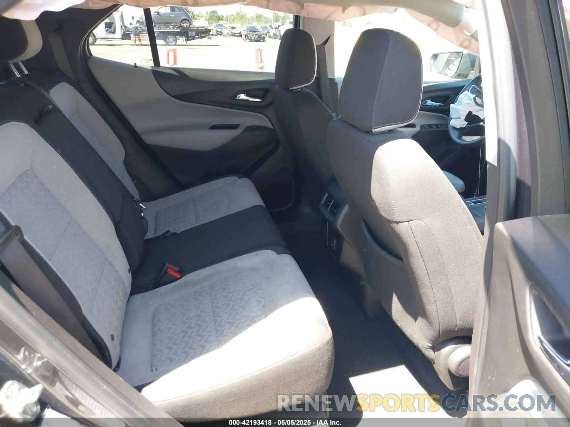 8 fotografías del automóvil dañado 3GNAXUEV8NS182016 CHEVROLET EQUINOX 2022