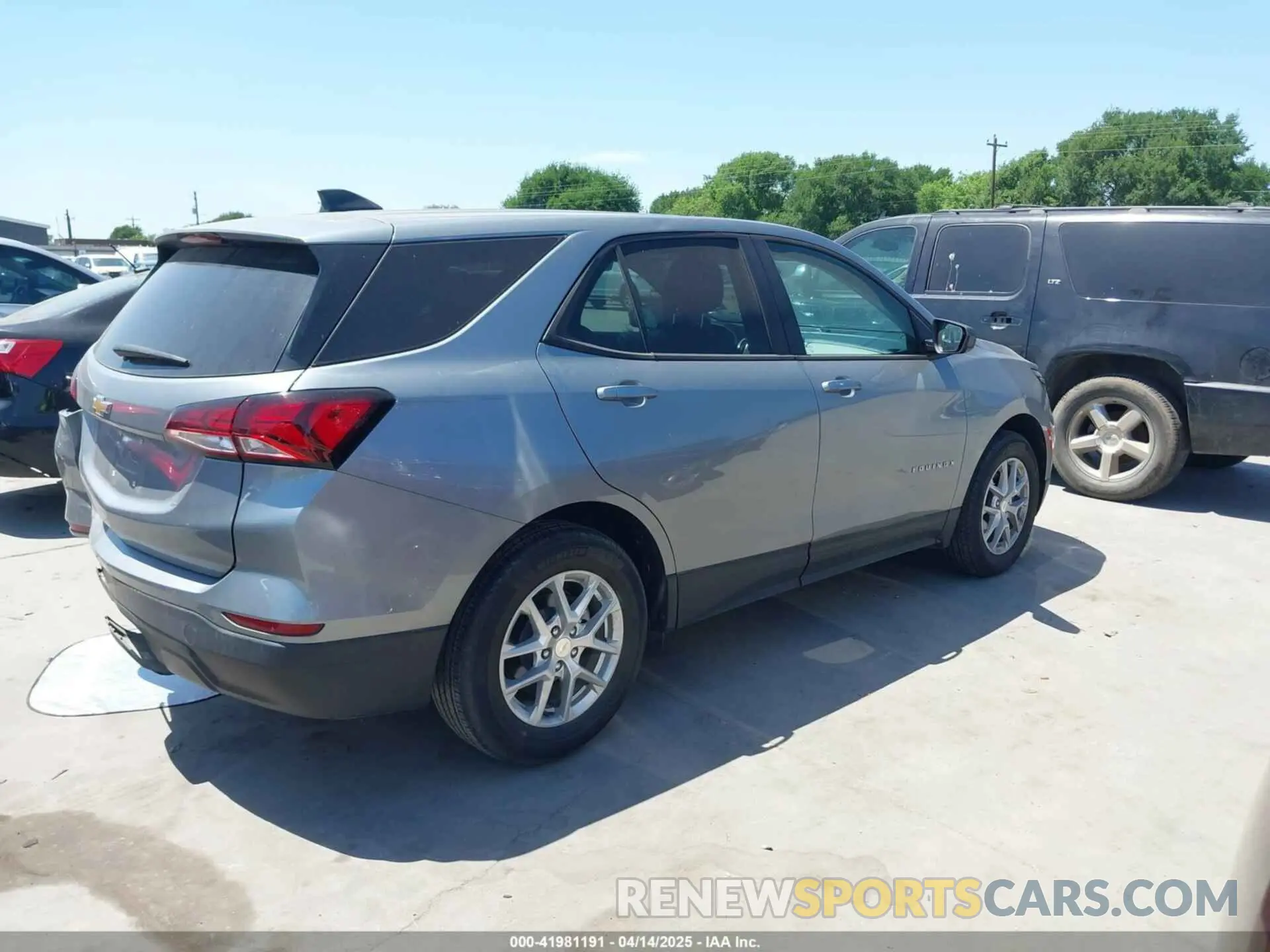 4 fotografías del automóvil dañado 3GNAXHEG2PL121394 CHEVROLET EQUINOX 2023