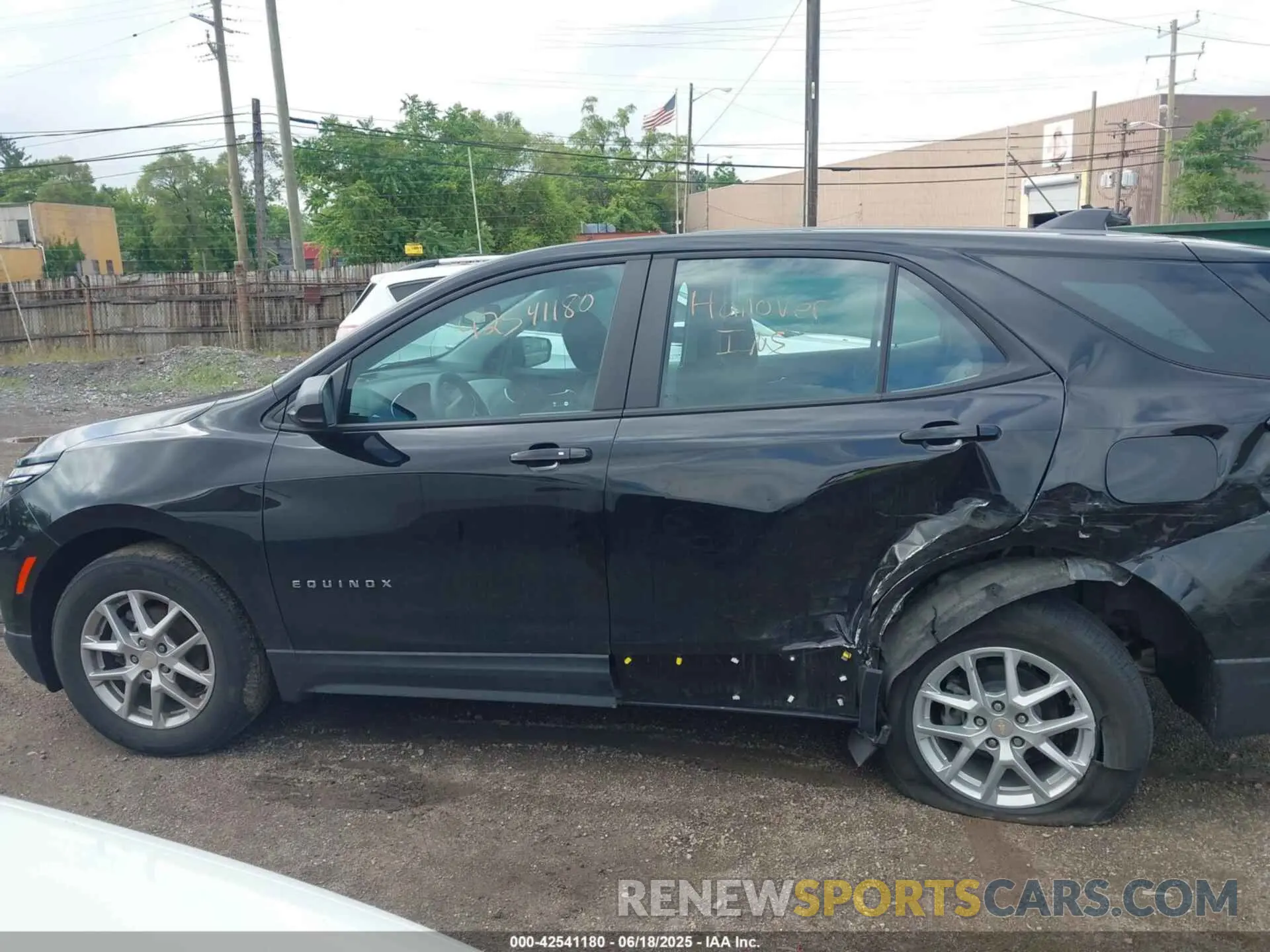 14 fotografías del automóvil dañado 3GNAXHEG2PL209992 CHEVROLET EQUINOX 2023