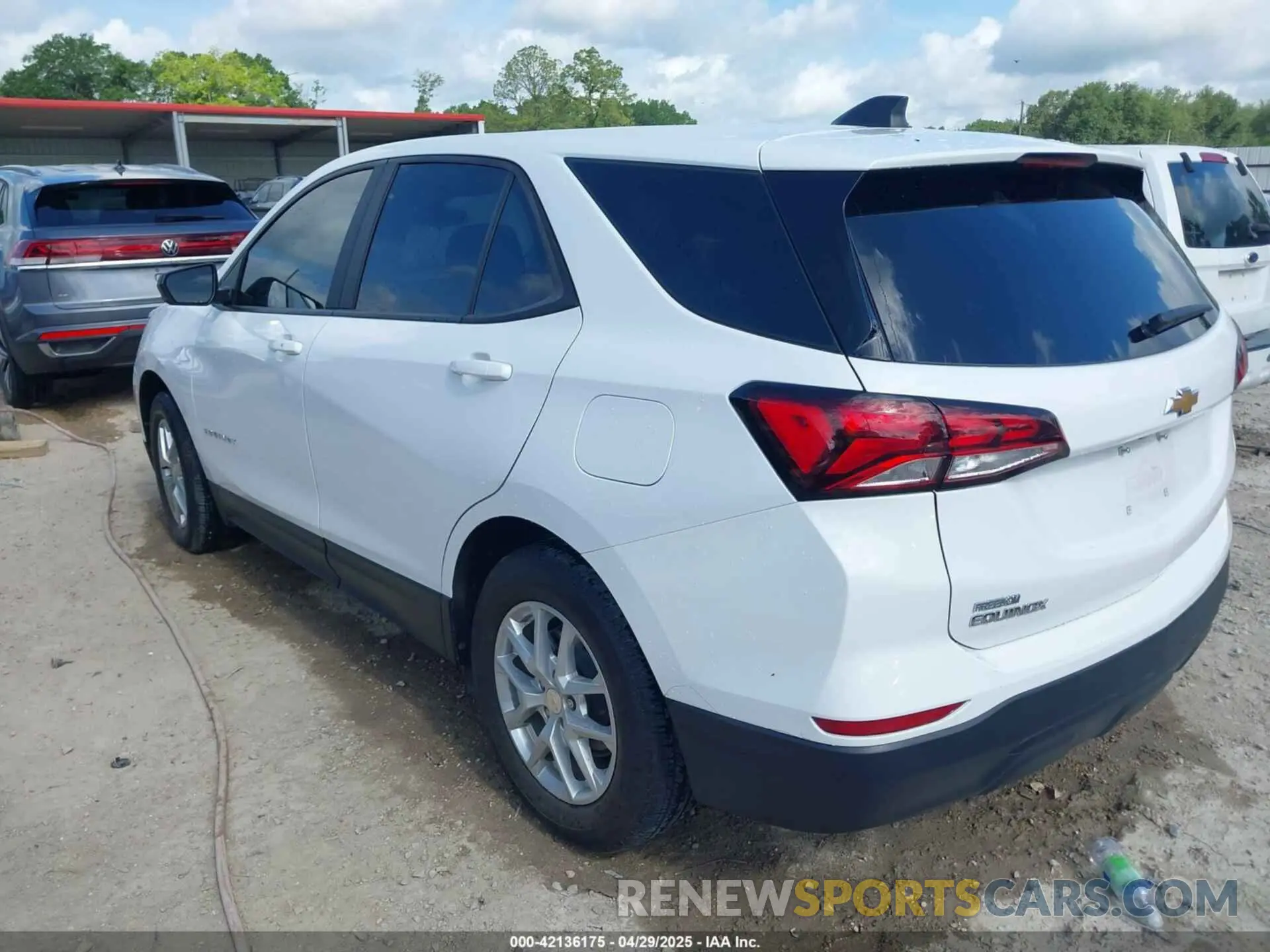 3 fotografías del automóvil dañado 3GNAXHEG3PL149186 CHEVROLET EQUINOX 2023