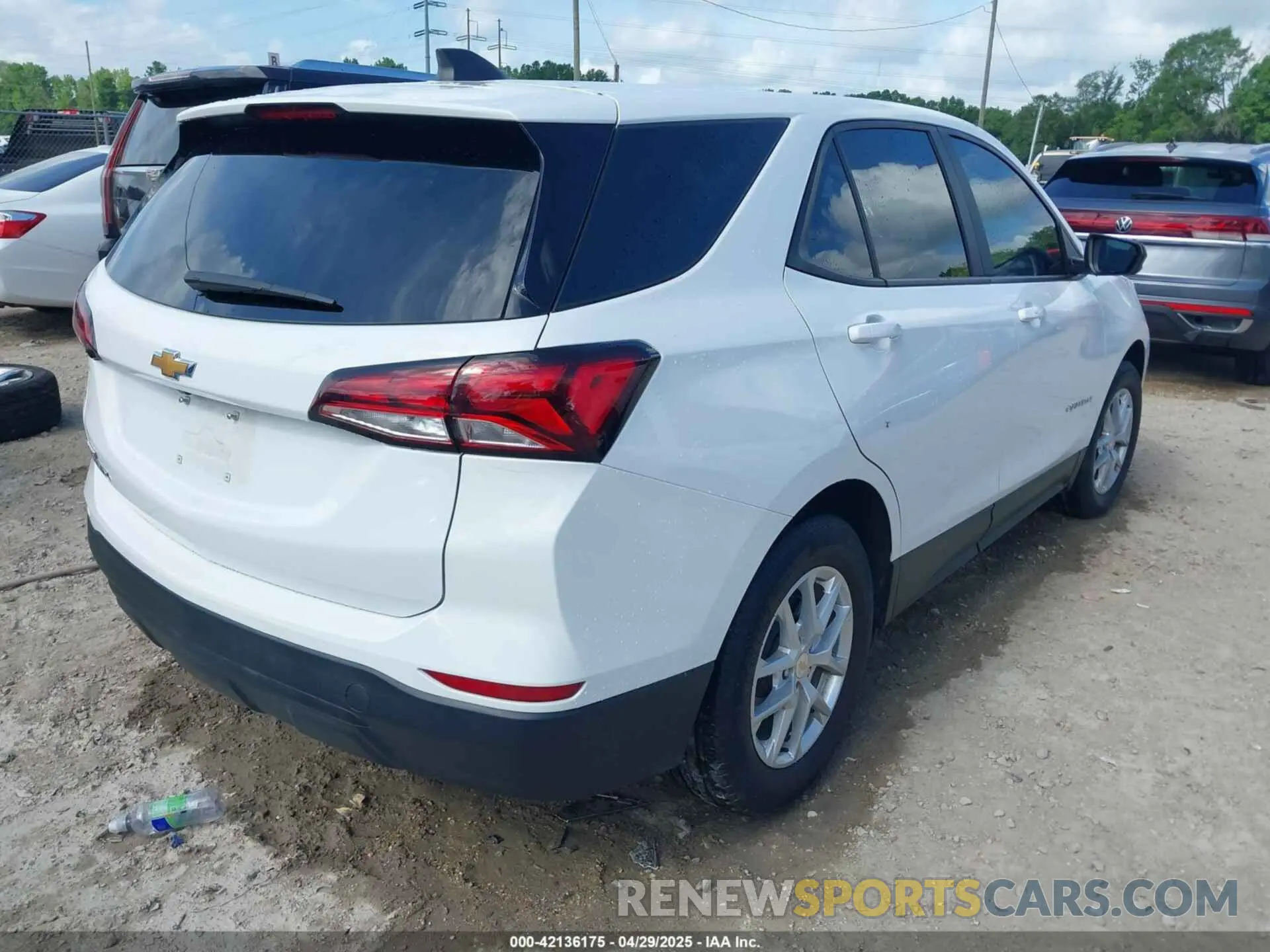 4 fotografías del automóvil dañado 3GNAXHEG3PL149186 CHEVROLET EQUINOX 2023