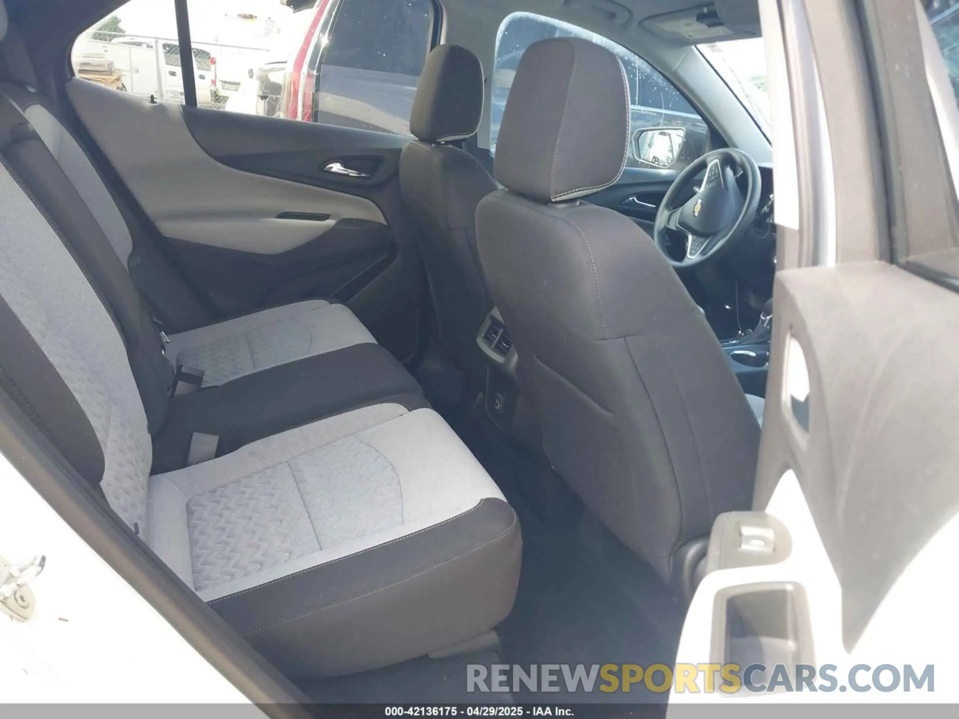 8 fotografías del automóvil dañado 3GNAXHEG3PL149186 CHEVROLET EQUINOX 2023